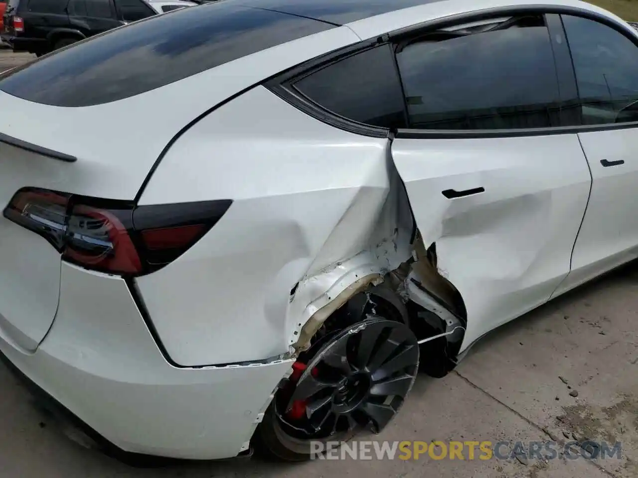 9 Photograph of a damaged car 7SAYGDEF6NF398149 TESLA MODEL Y 2022