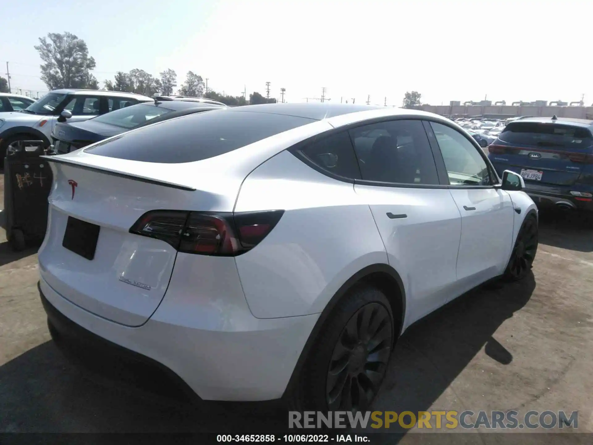 4 Photograph of a damaged car 7SAYGDEF6NF398264 TESLA MODEL Y 2022