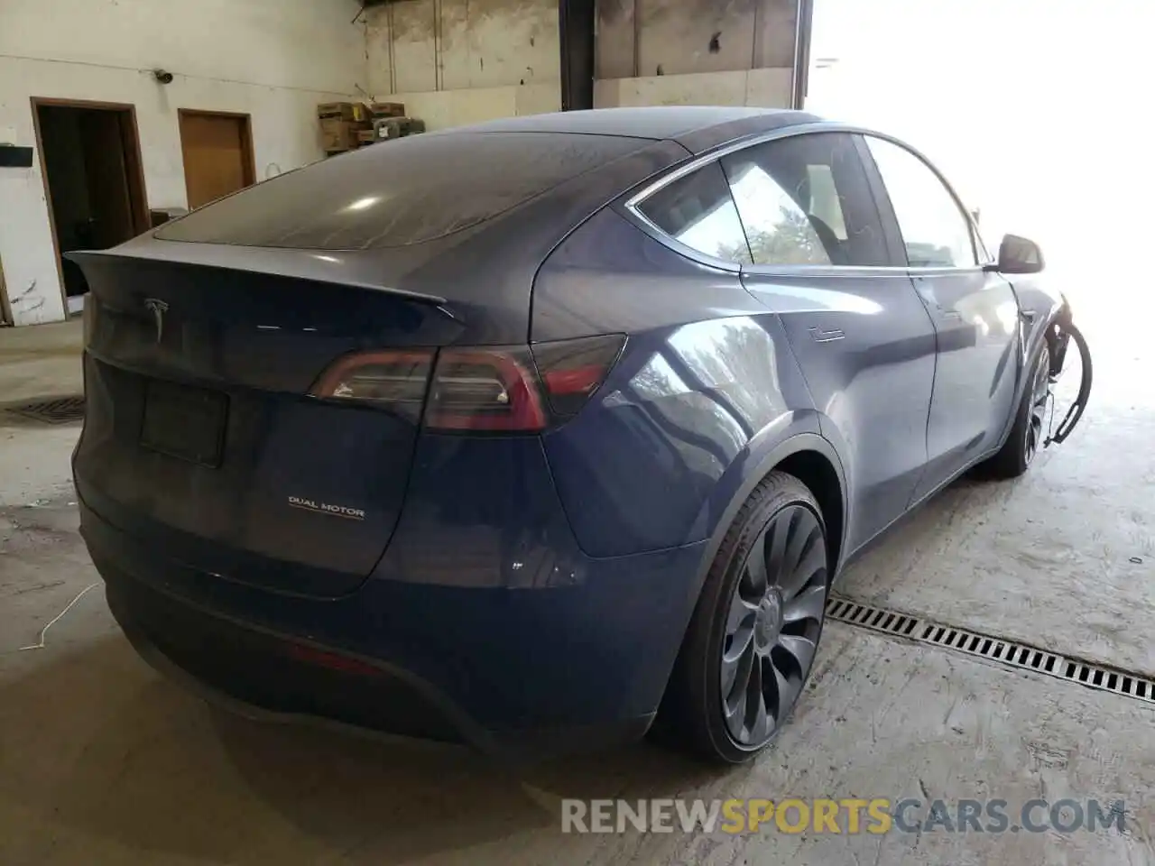 4 Photograph of a damaged car 7SAYGDEF6NF405567 TESLA MODEL Y 2022