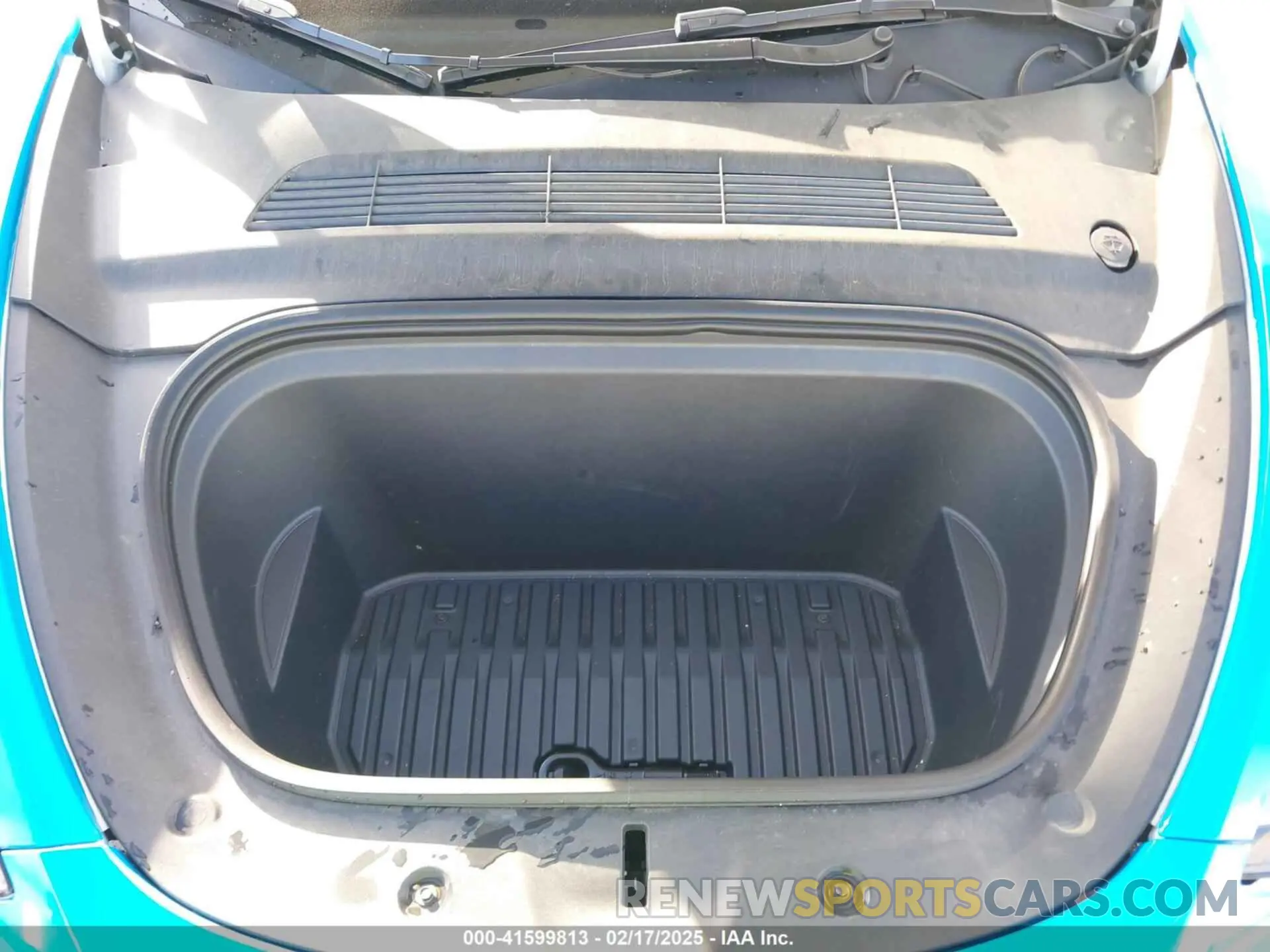 10 Photograph of a damaged car 7SAYGDEF6NF406766 TESLA MODEL Y 2022