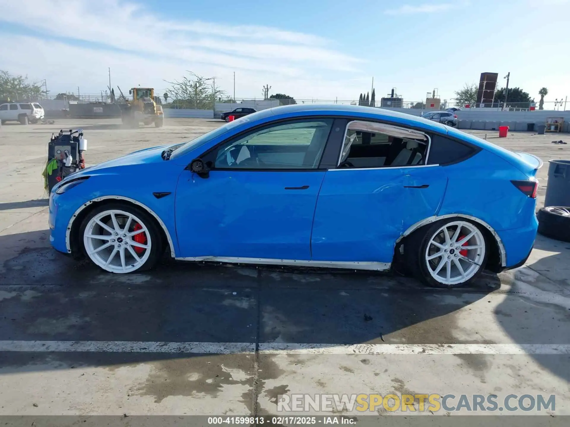 13 Photograph of a damaged car 7SAYGDEF6NF406766 TESLA MODEL Y 2022