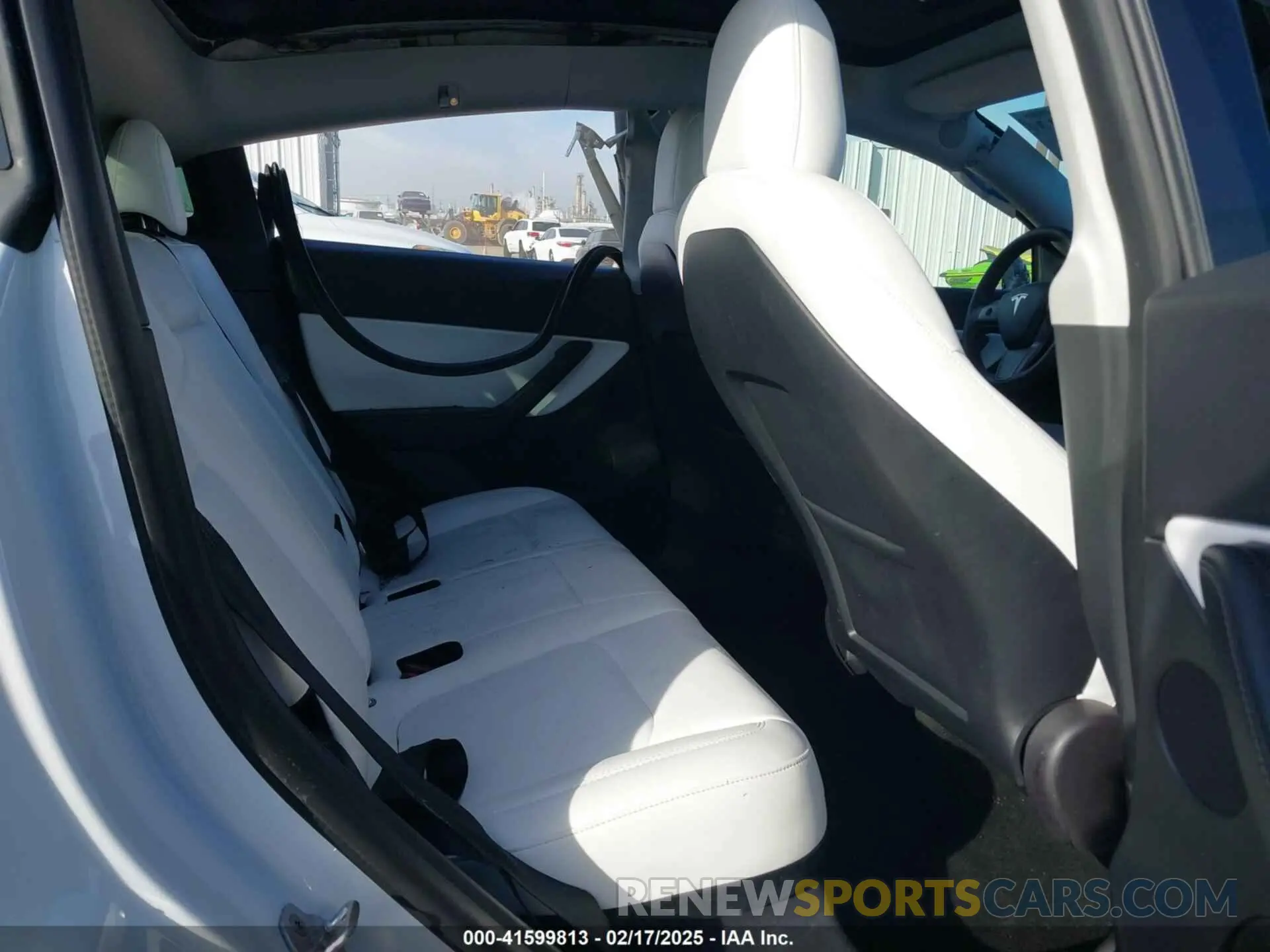 8 Photograph of a damaged car 7SAYGDEF6NF406766 TESLA MODEL Y 2022
