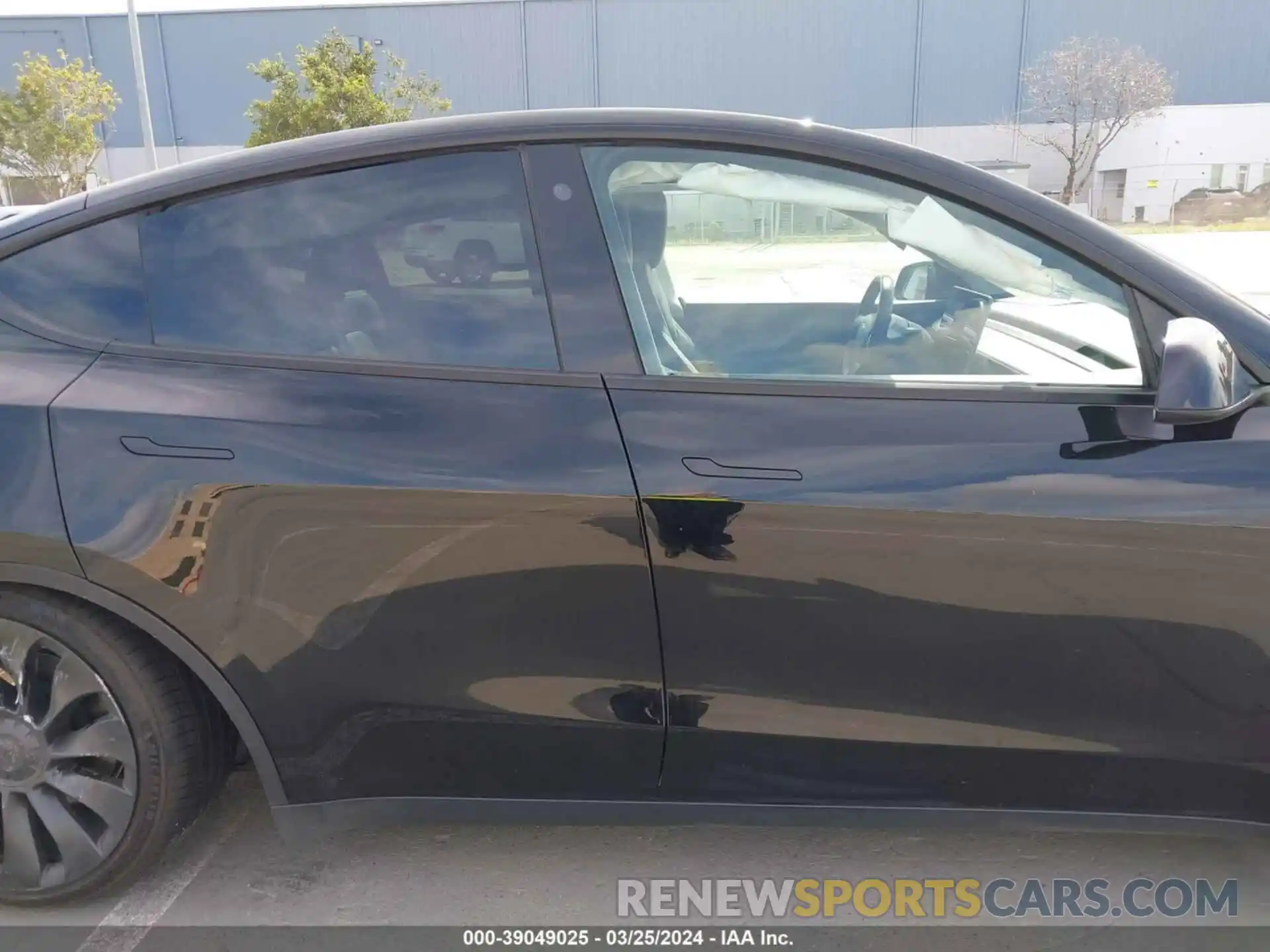 12 Photograph of a damaged car 7SAYGDEF6NF414995 TESLA MODEL Y 2022