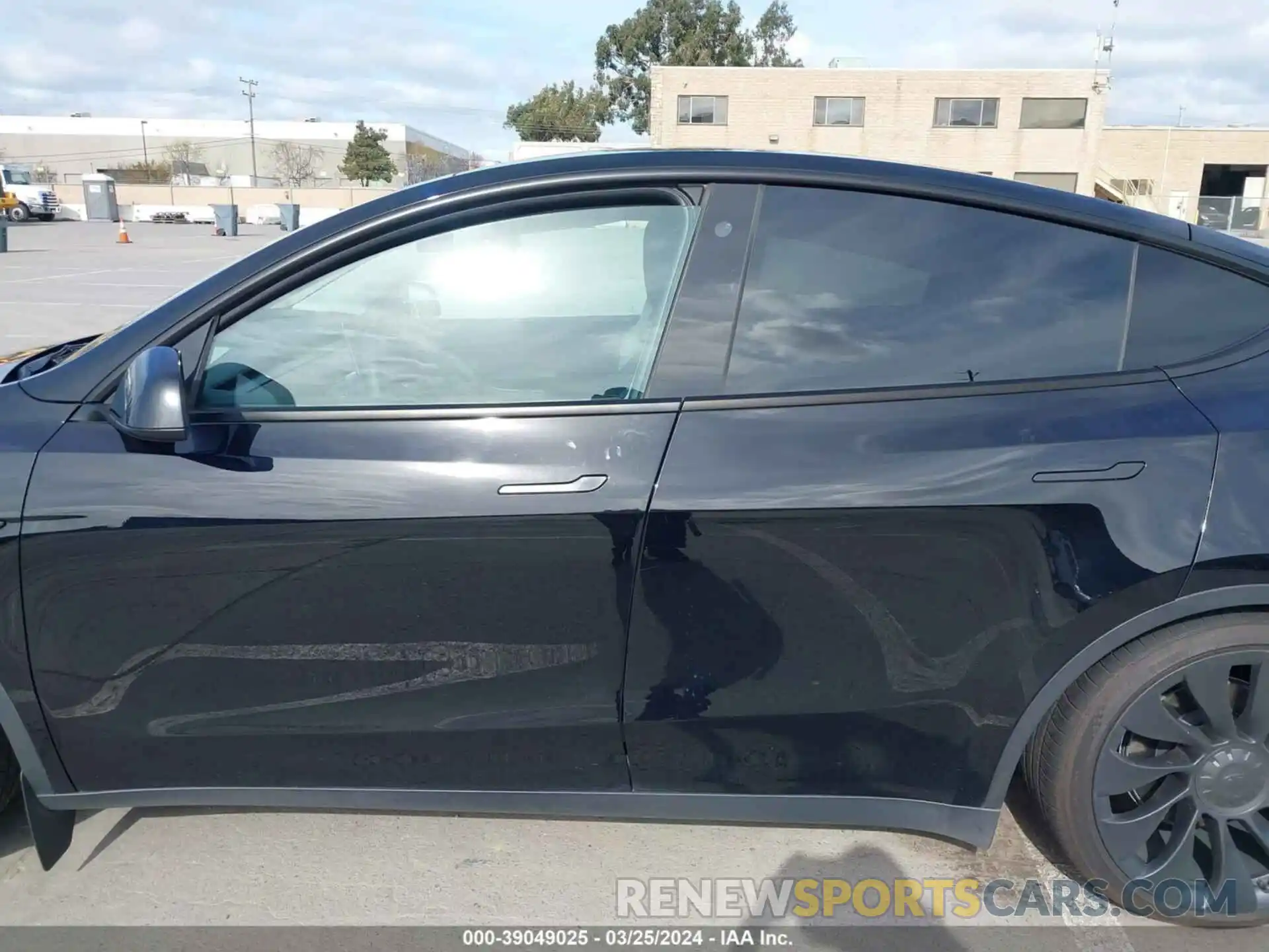 13 Photograph of a damaged car 7SAYGDEF6NF414995 TESLA MODEL Y 2022