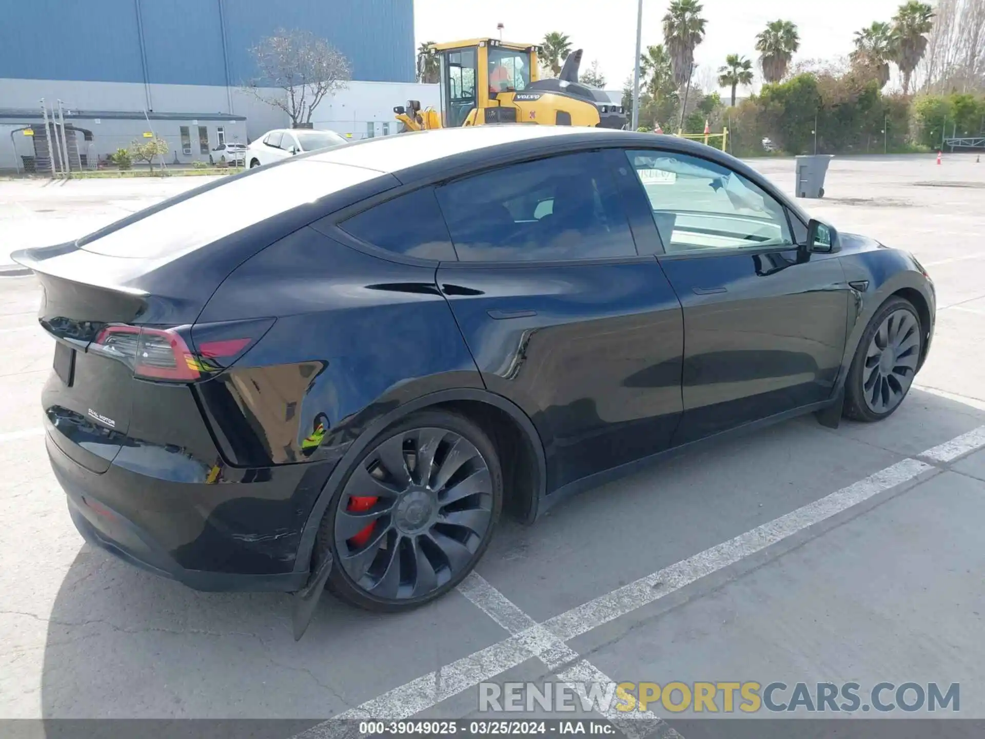 4 Photograph of a damaged car 7SAYGDEF6NF414995 TESLA MODEL Y 2022