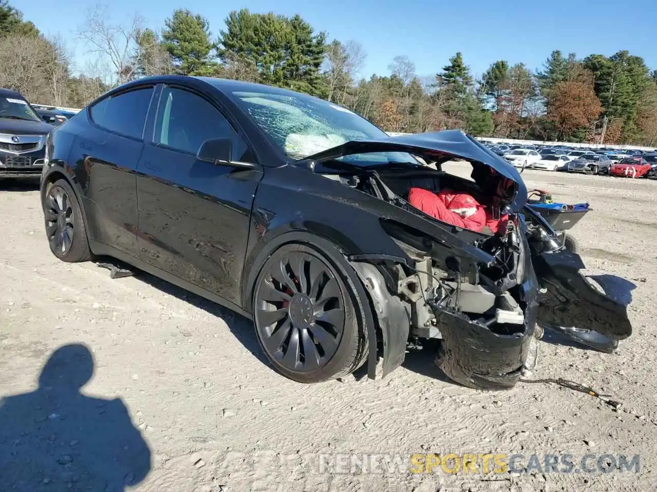 4 Photograph of a damaged car 7SAYGDEF6NF457183 TESLA MODEL Y 2022