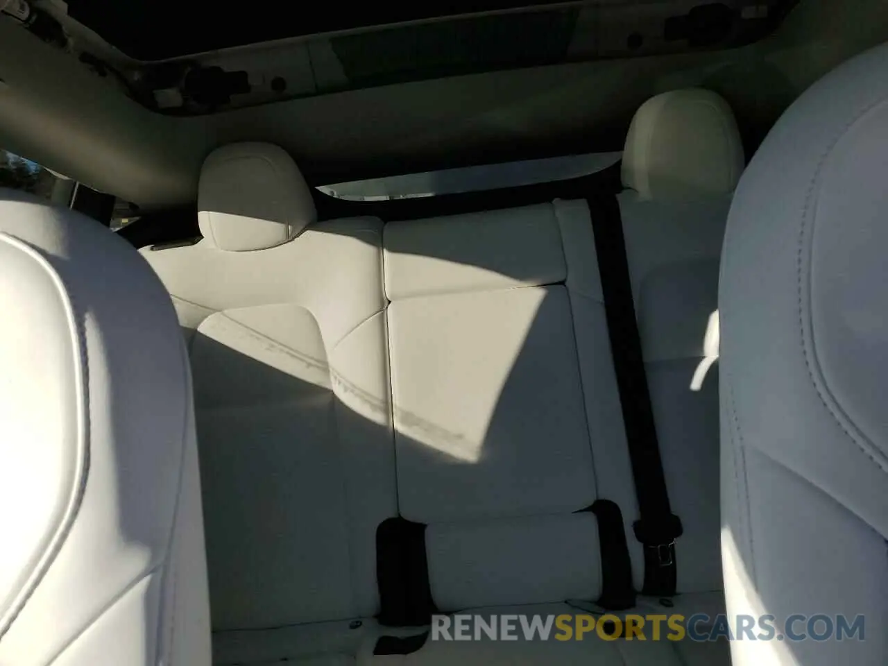 10 Photograph of a damaged car 7SAYGDEF6NF463307 TESLA MODEL Y 2022