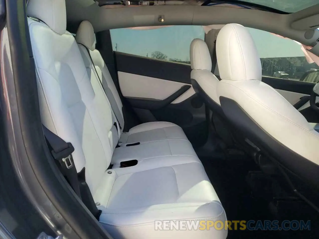 11 Photograph of a damaged car 7SAYGDEF6NF485288 TESLA MODEL Y 2022