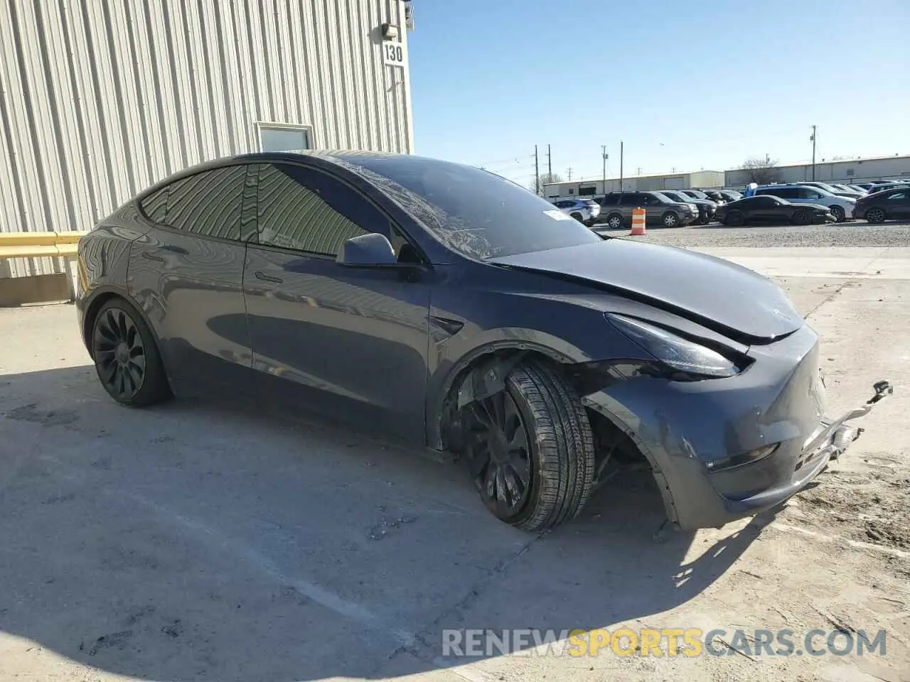4 Photograph of a damaged car 7SAYGDEF6NF485288 TESLA MODEL Y 2022