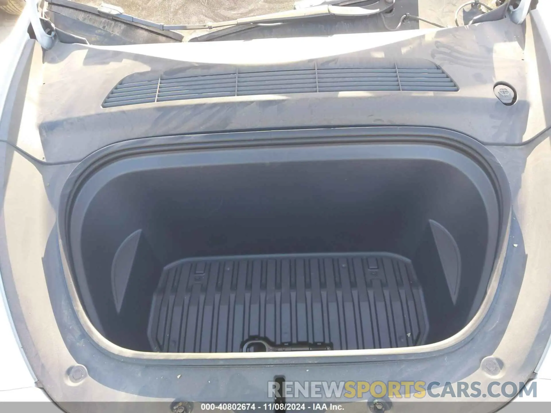 10 Photograph of a damaged car 7SAYGDEF6NF495321 TESLA MODEL Y 2022