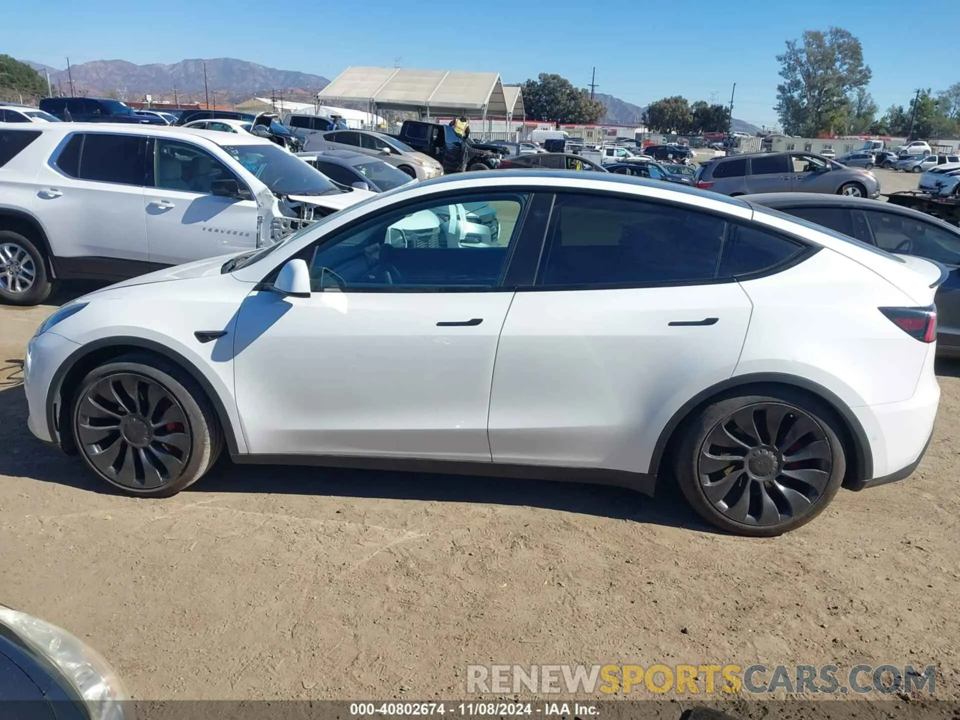 13 Photograph of a damaged car 7SAYGDEF6NF495321 TESLA MODEL Y 2022