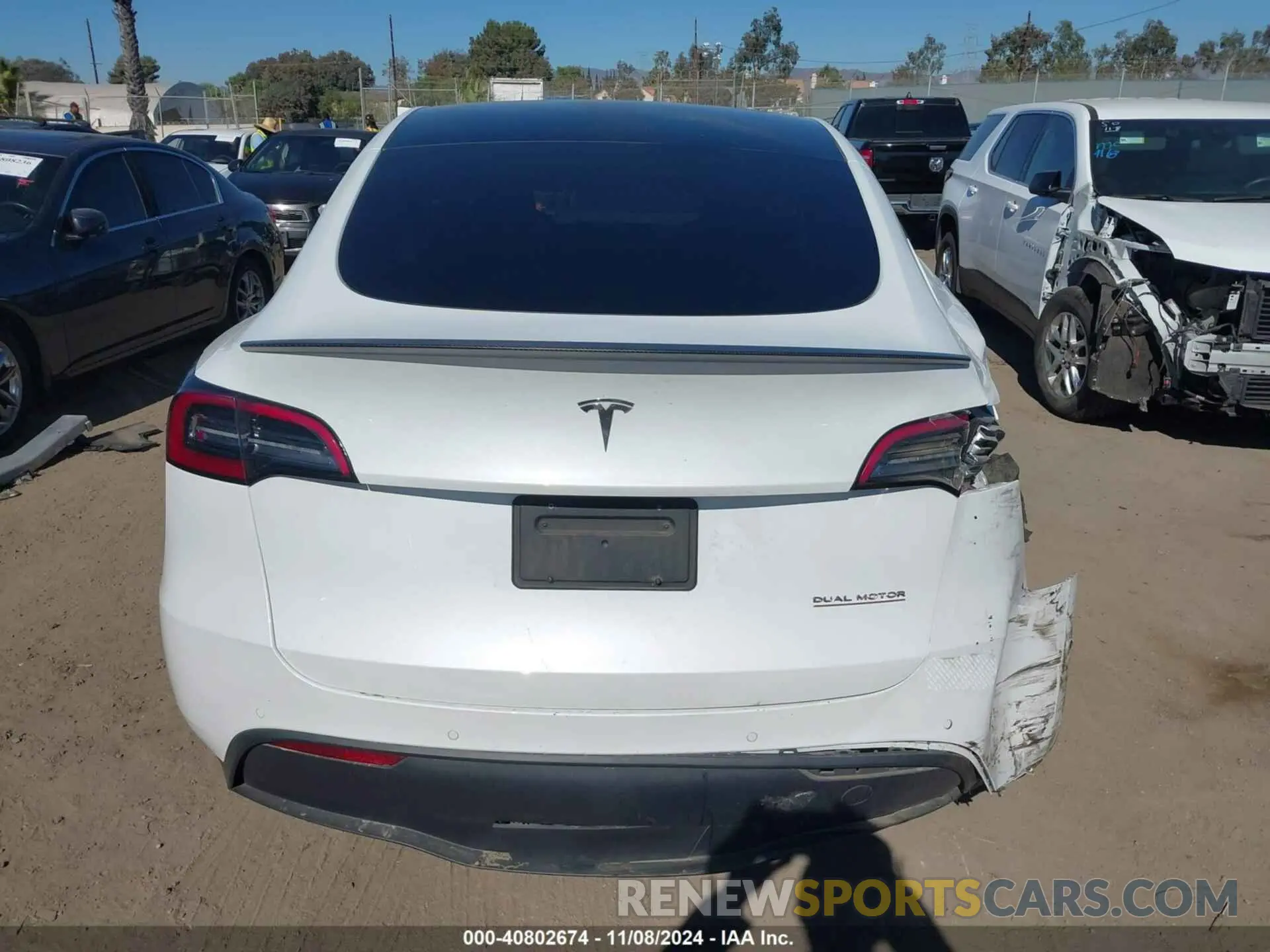 15 Photograph of a damaged car 7SAYGDEF6NF495321 TESLA MODEL Y 2022