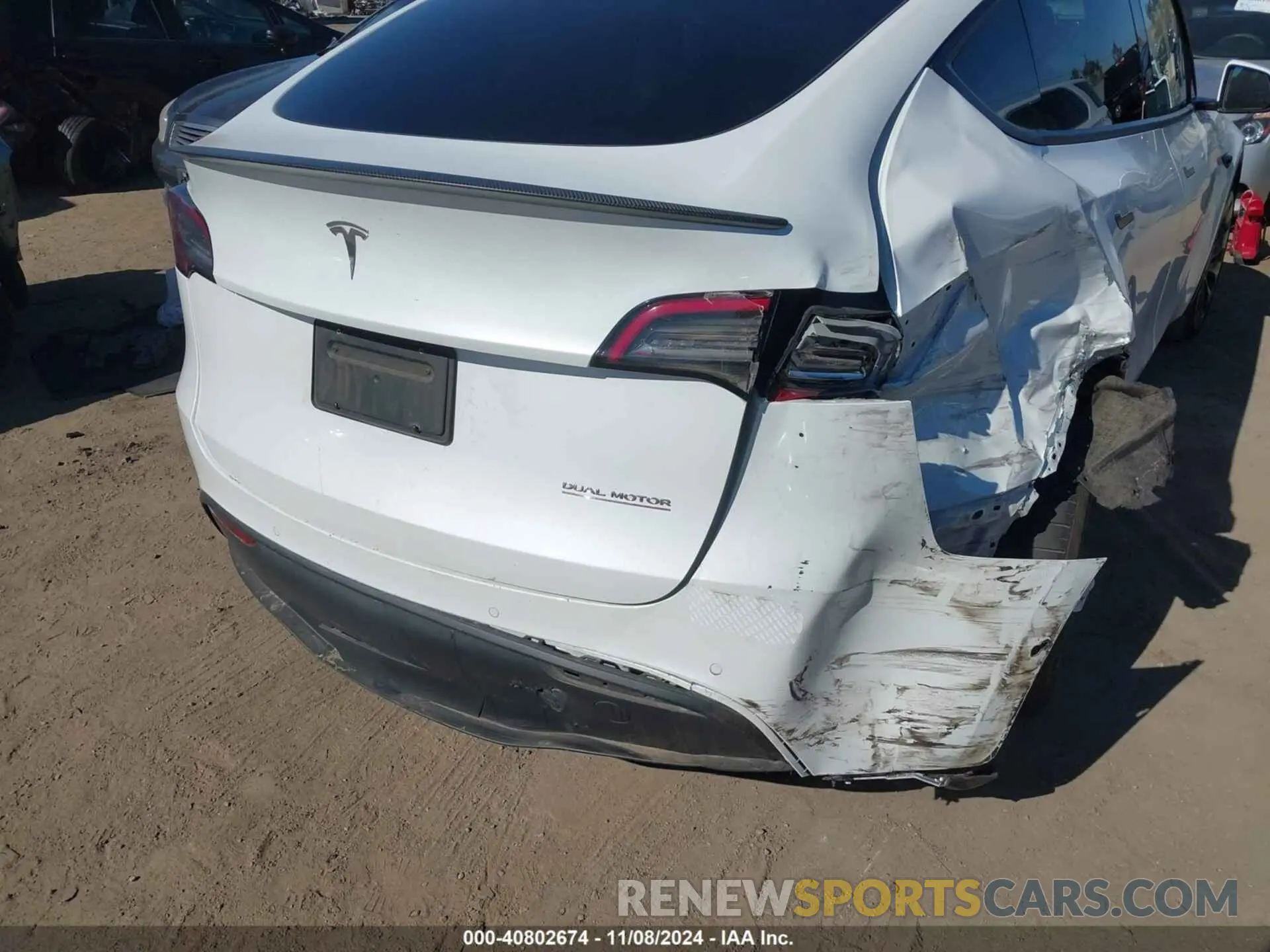 19 Photograph of a damaged car 7SAYGDEF6NF495321 TESLA MODEL Y 2022