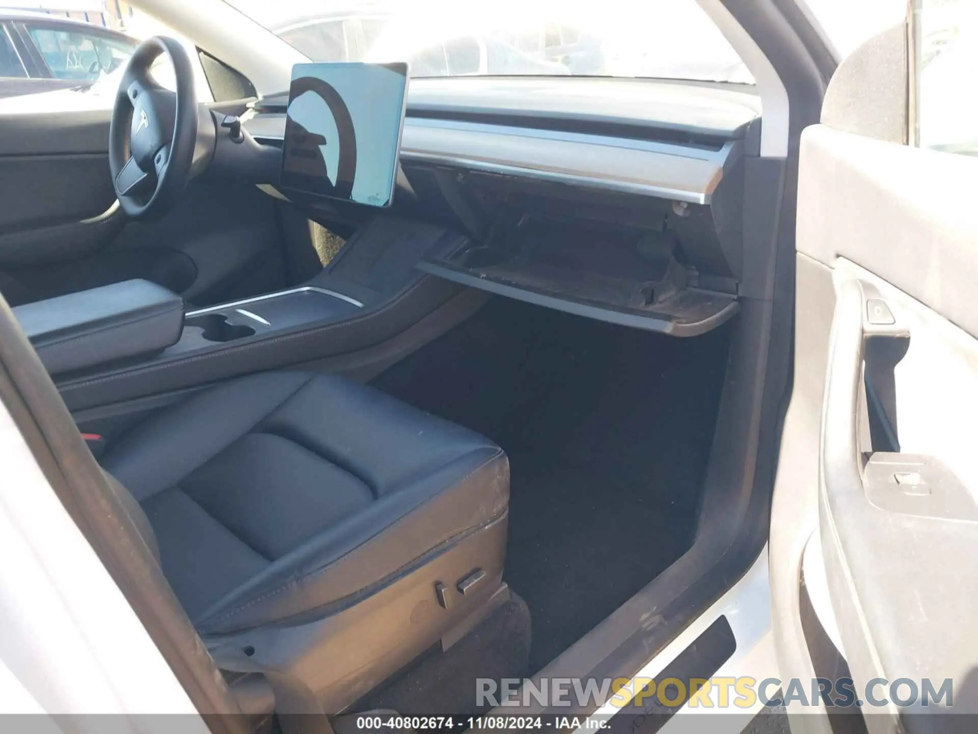 5 Photograph of a damaged car 7SAYGDEF6NF495321 TESLA MODEL Y 2022