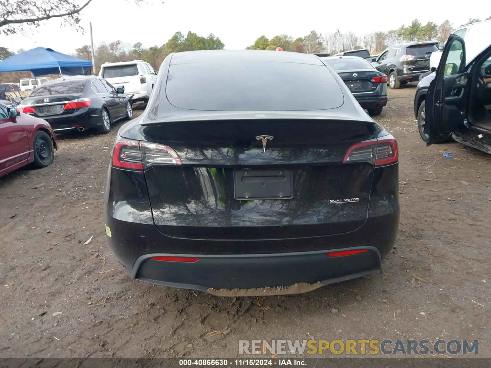 15 Photograph of a damaged car 7SAYGDEF6NF531105 TESLA MODEL Y 2022