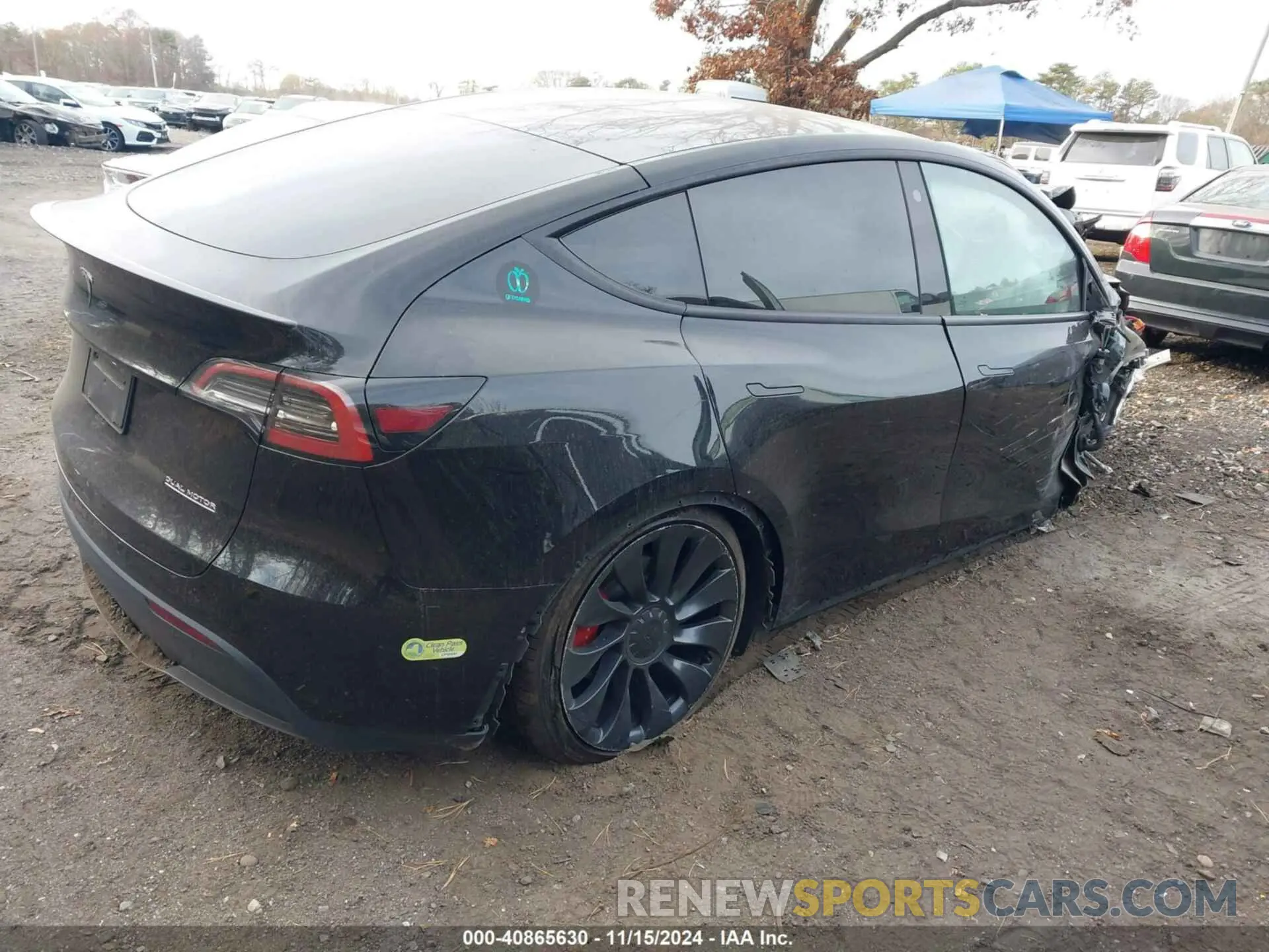 4 Photograph of a damaged car 7SAYGDEF6NF531105 TESLA MODEL Y 2022