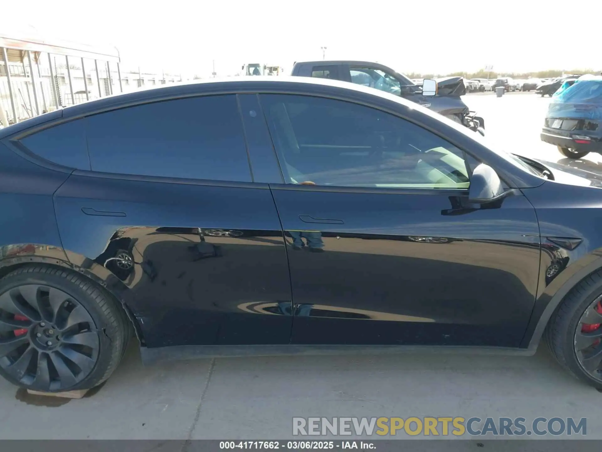 14 Photograph of a damaged car 7SAYGDEF6NF532027 TESLA MODEL Y 2022