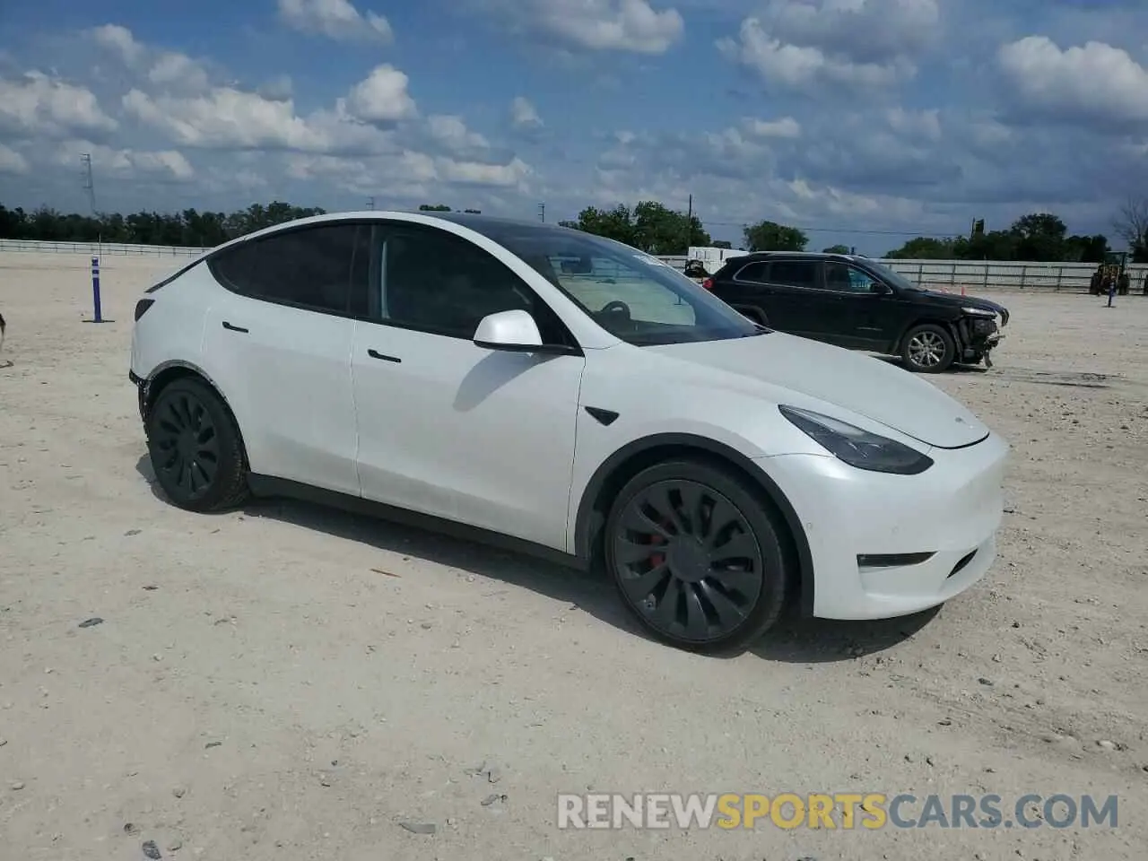 4 Photograph of a damaged car 7SAYGDEF6NF540029 TESLA MODEL Y 2022