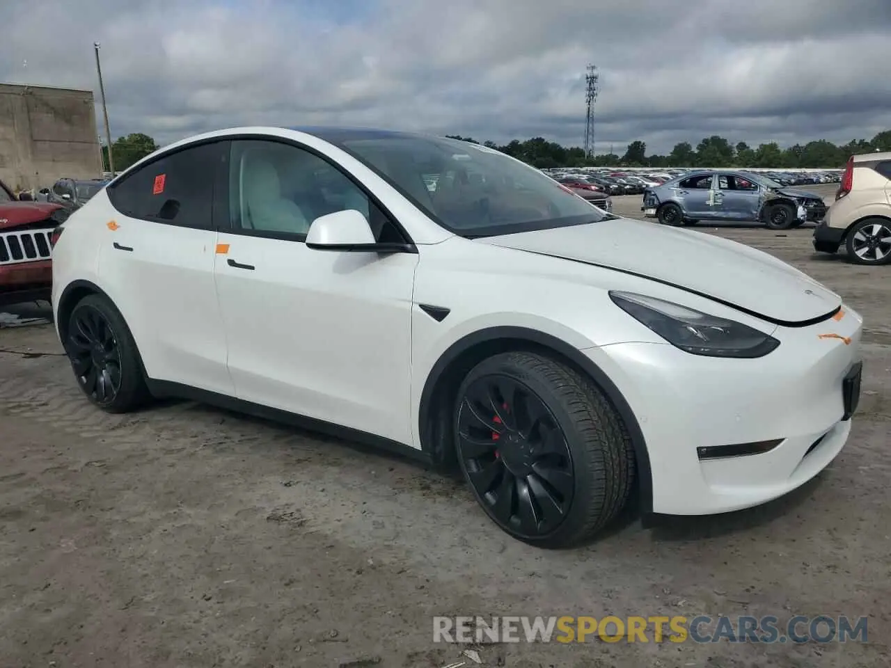 4 Photograph of a damaged car 7SAYGDEF6NF544193 TESLA MODEL Y 2022