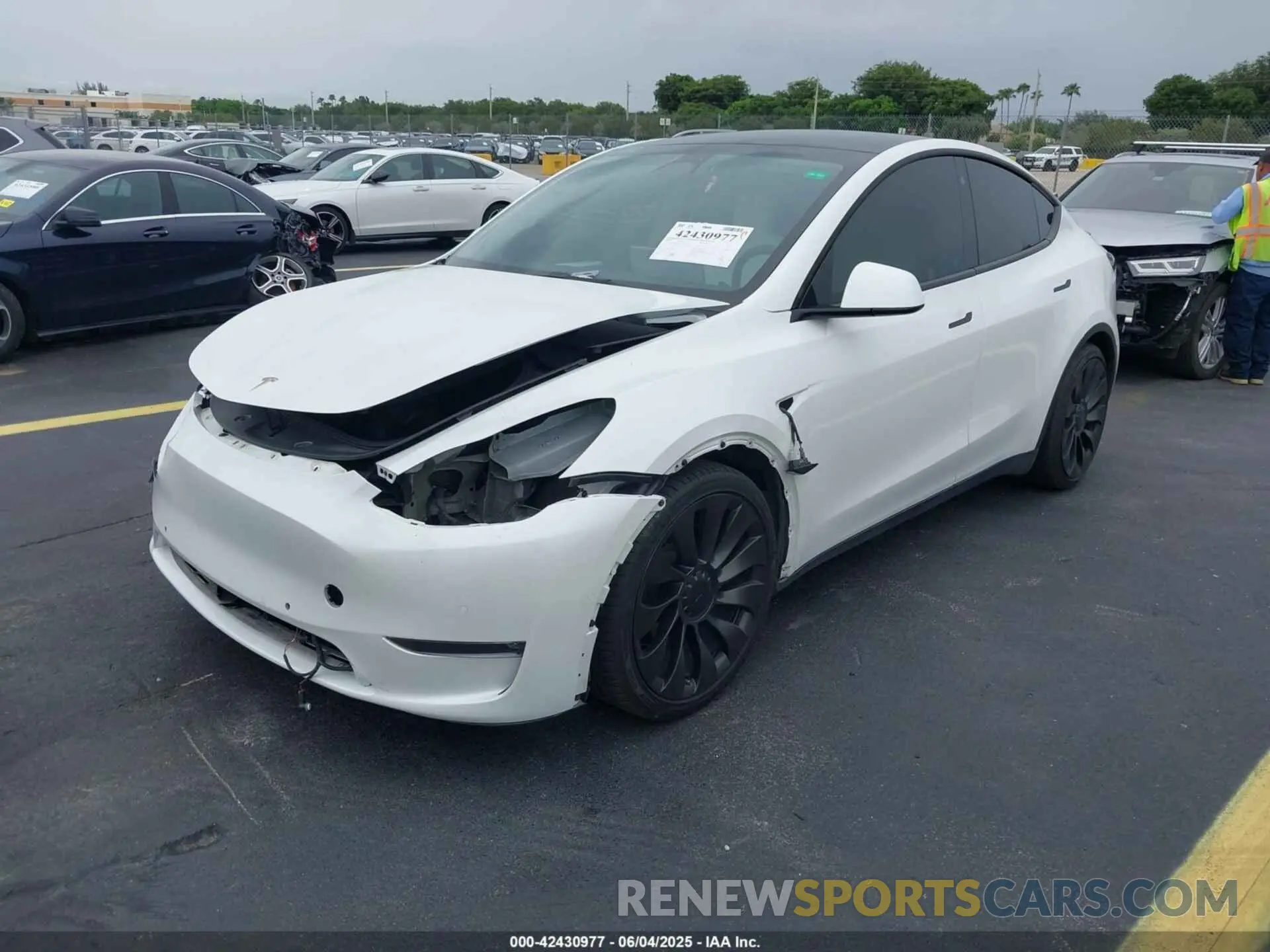 2 Photograph of a damaged car 7SAYGDEF6NF545862 TESLA MODEL Y 2022