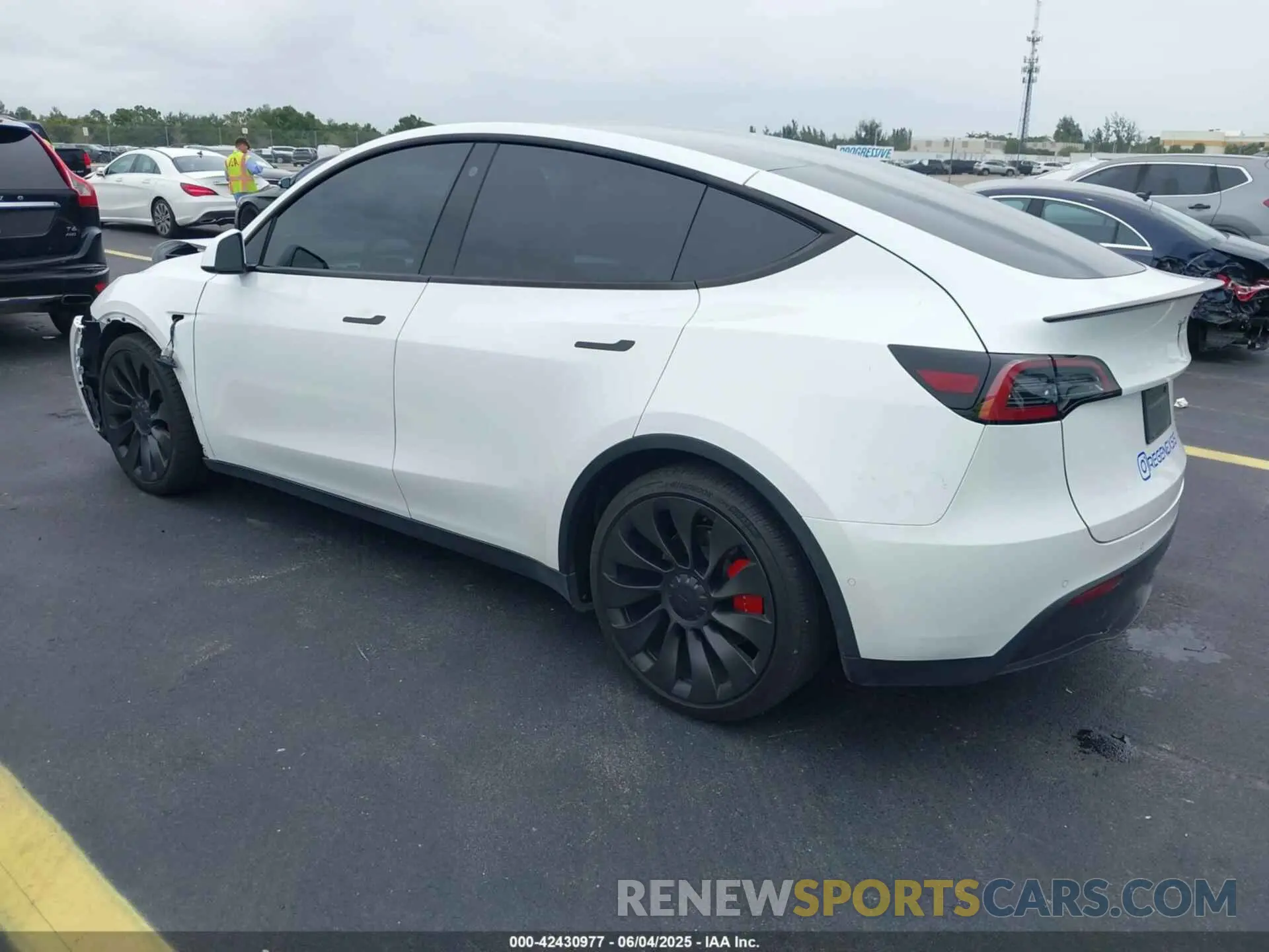 3 Photograph of a damaged car 7SAYGDEF6NF545862 TESLA MODEL Y 2022