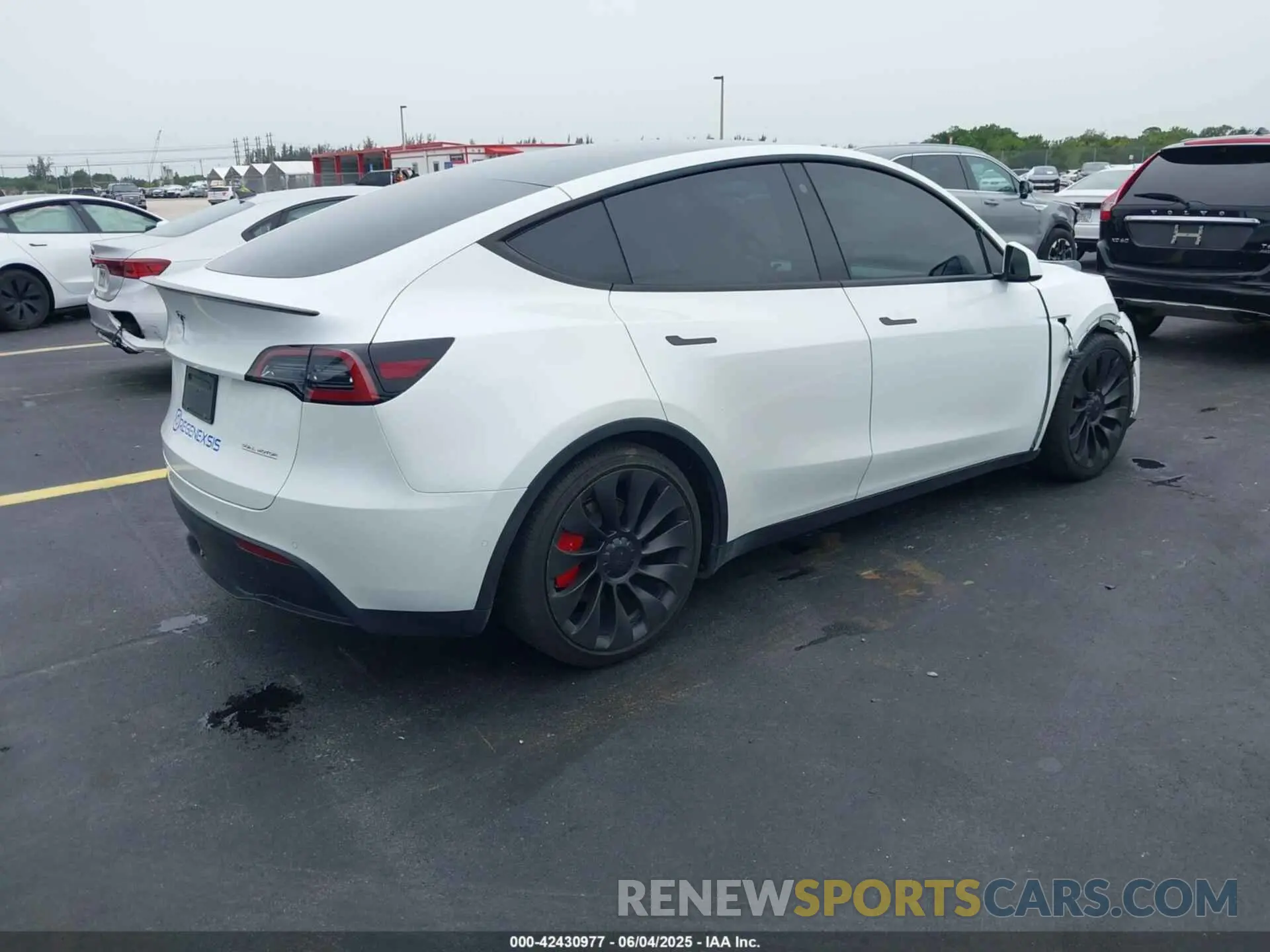 4 Photograph of a damaged car 7SAYGDEF6NF545862 TESLA MODEL Y 2022