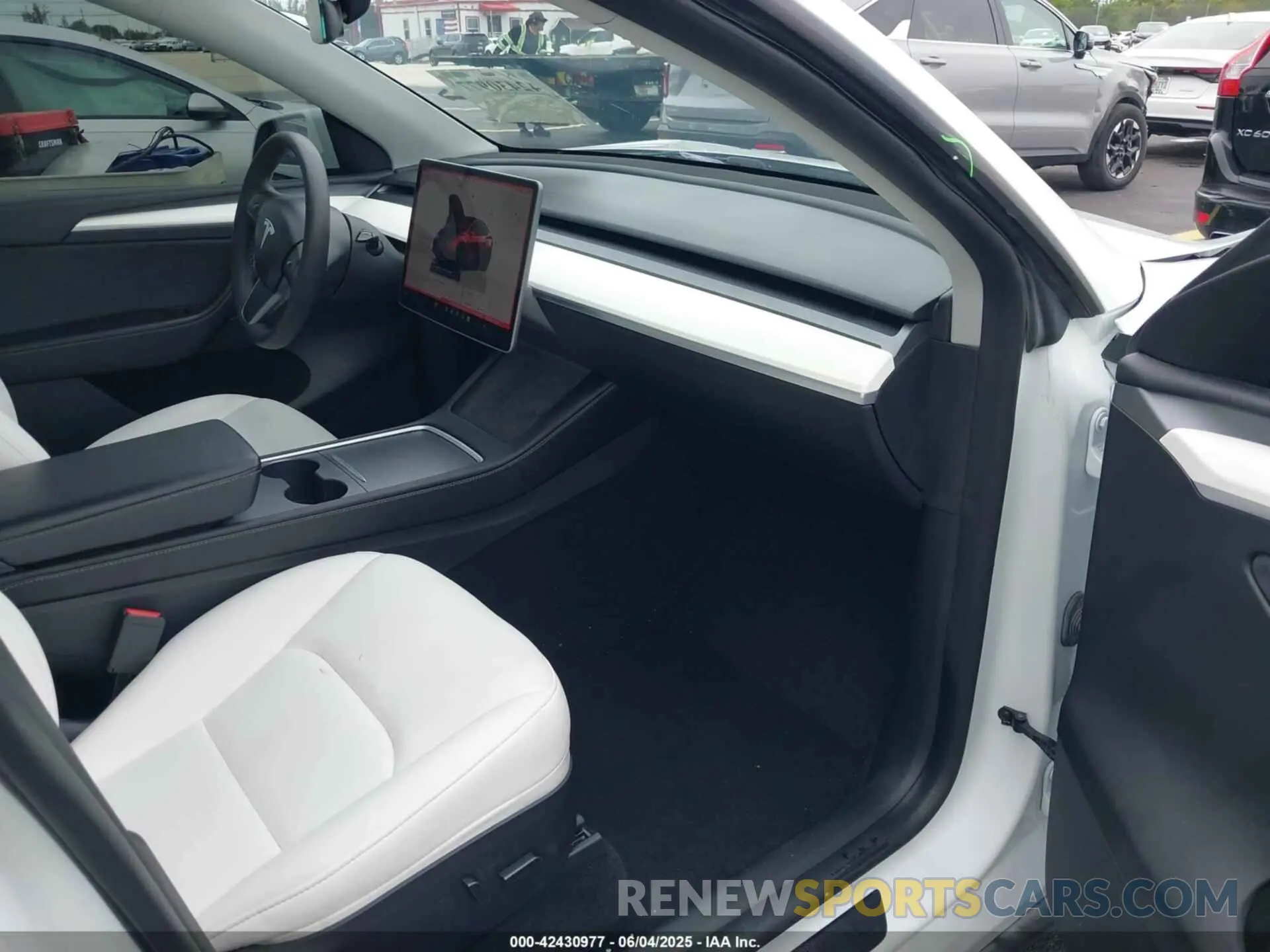 5 Photograph of a damaged car 7SAYGDEF6NF545862 TESLA MODEL Y 2022