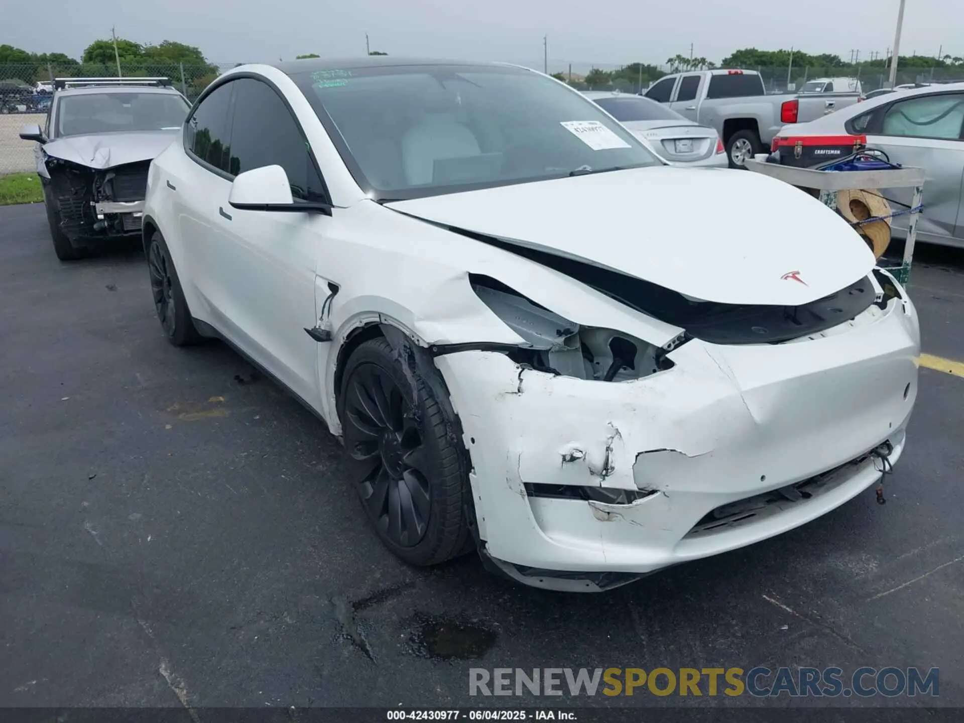 6 Photograph of a damaged car 7SAYGDEF6NF545862 TESLA MODEL Y 2022