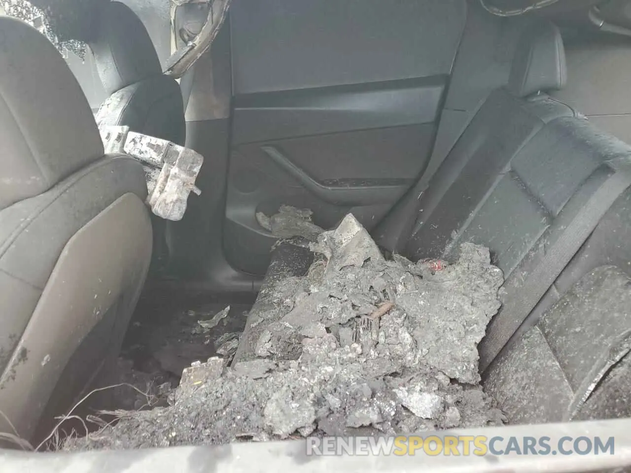 10 Photograph of a damaged car 7SAYGDEF7NF309074 TESLA MODEL Y 2022