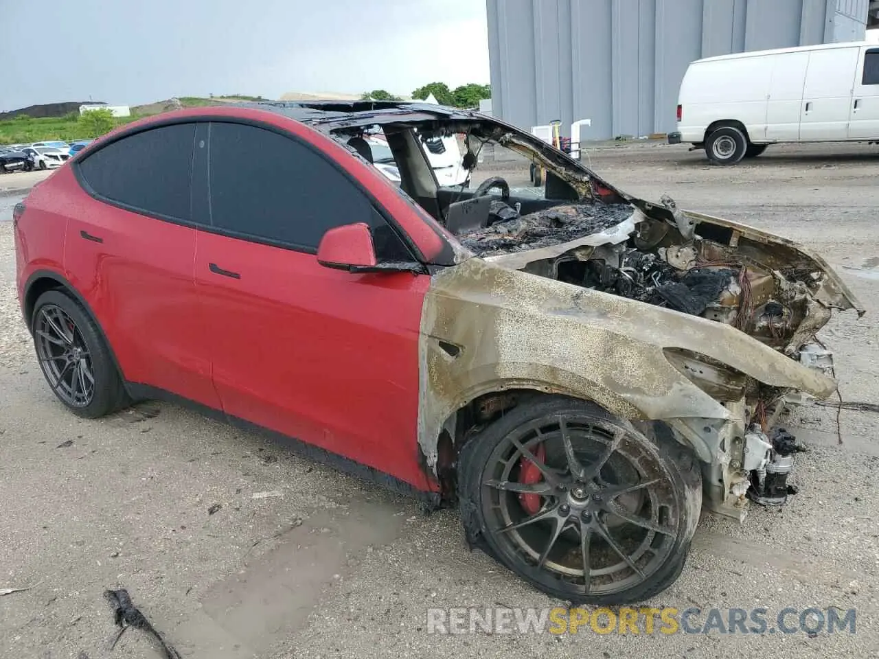 4 Photograph of a damaged car 7SAYGDEF7NF309074 TESLA MODEL Y 2022
