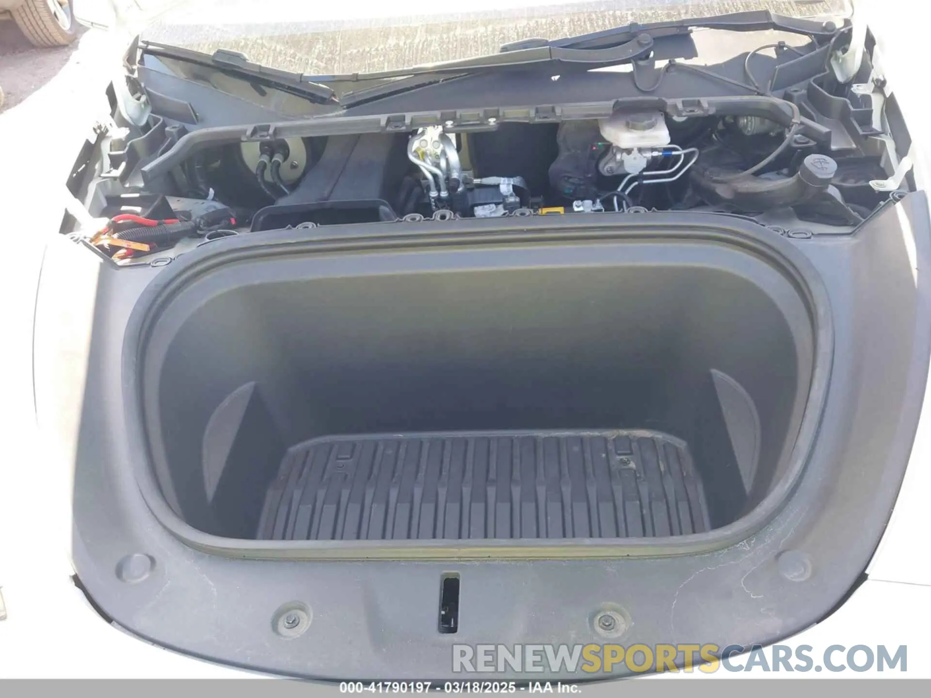 10 Photograph of a damaged car 7SAYGDEF7NF327400 TESLA MODEL Y 2022