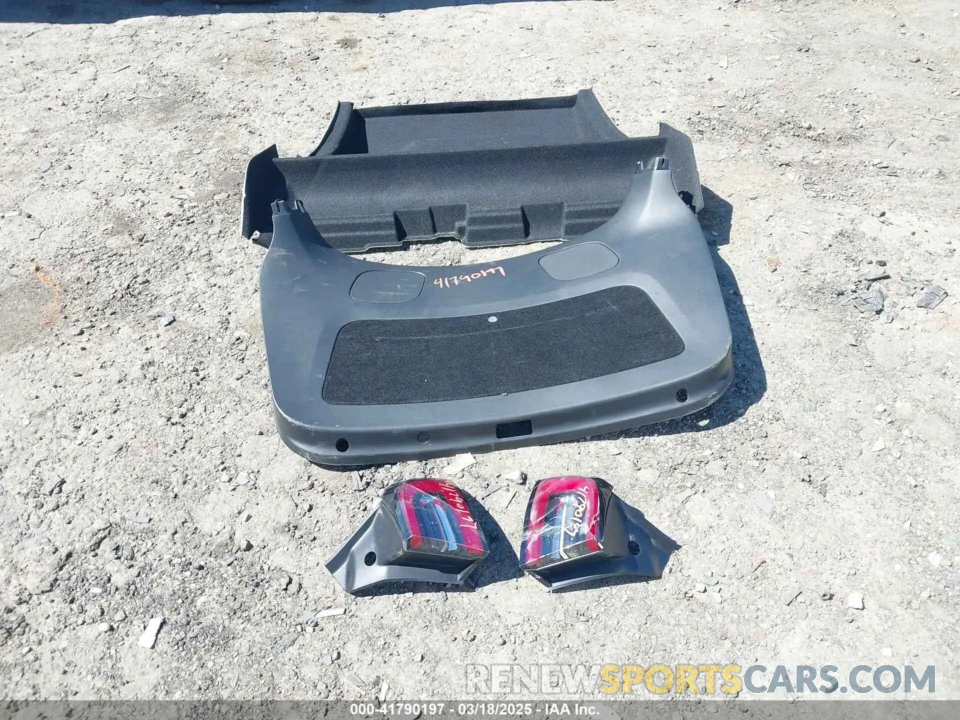 12 Photograph of a damaged car 7SAYGDEF7NF327400 TESLA MODEL Y 2022