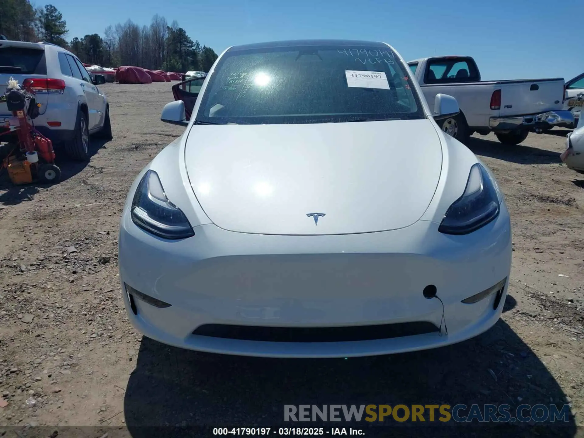 13 Photograph of a damaged car 7SAYGDEF7NF327400 TESLA MODEL Y 2022
