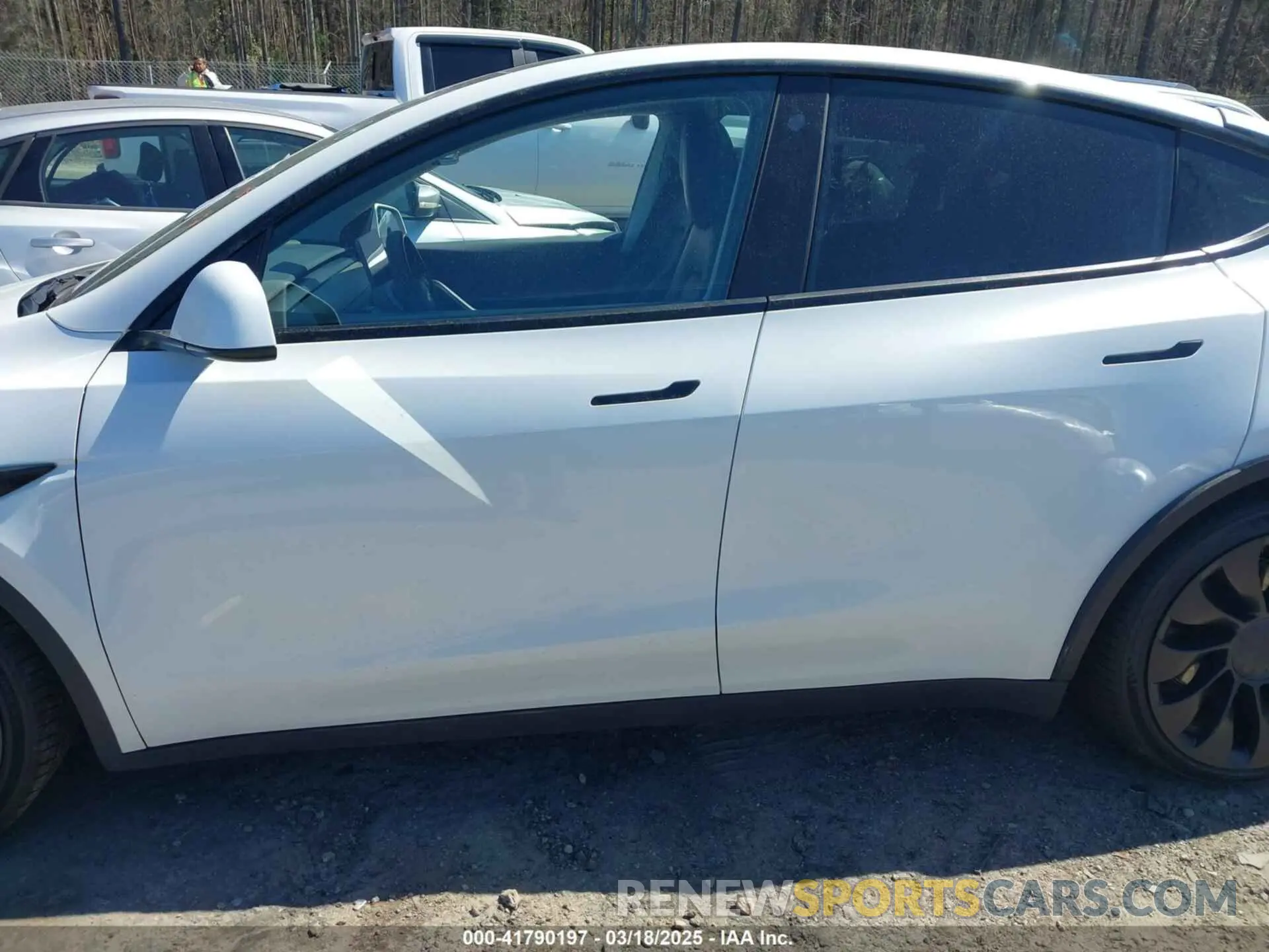 15 Photograph of a damaged car 7SAYGDEF7NF327400 TESLA MODEL Y 2022