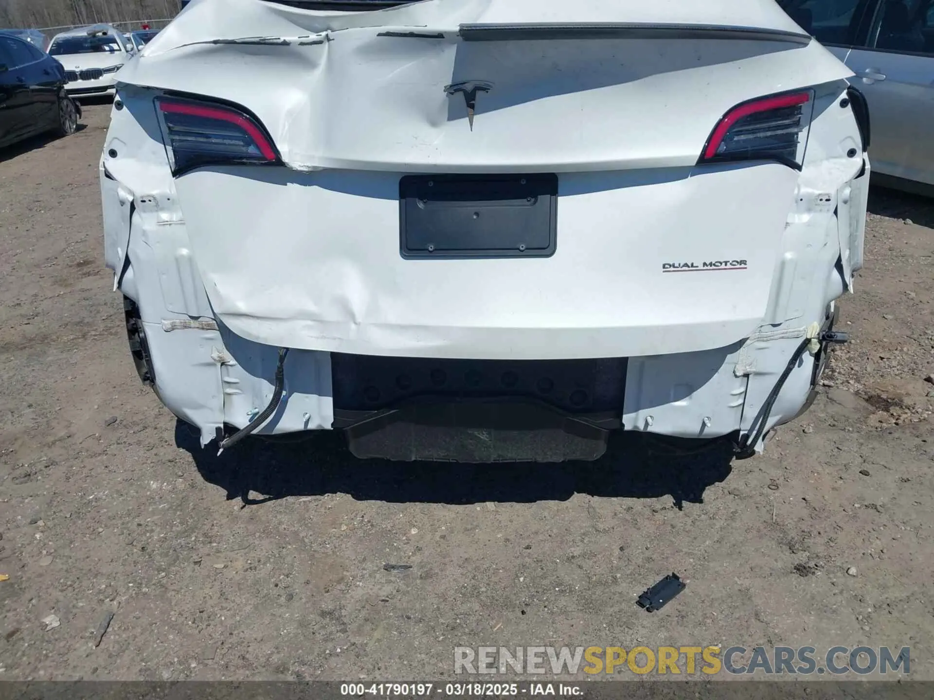 6 Photograph of a damaged car 7SAYGDEF7NF327400 TESLA MODEL Y 2022