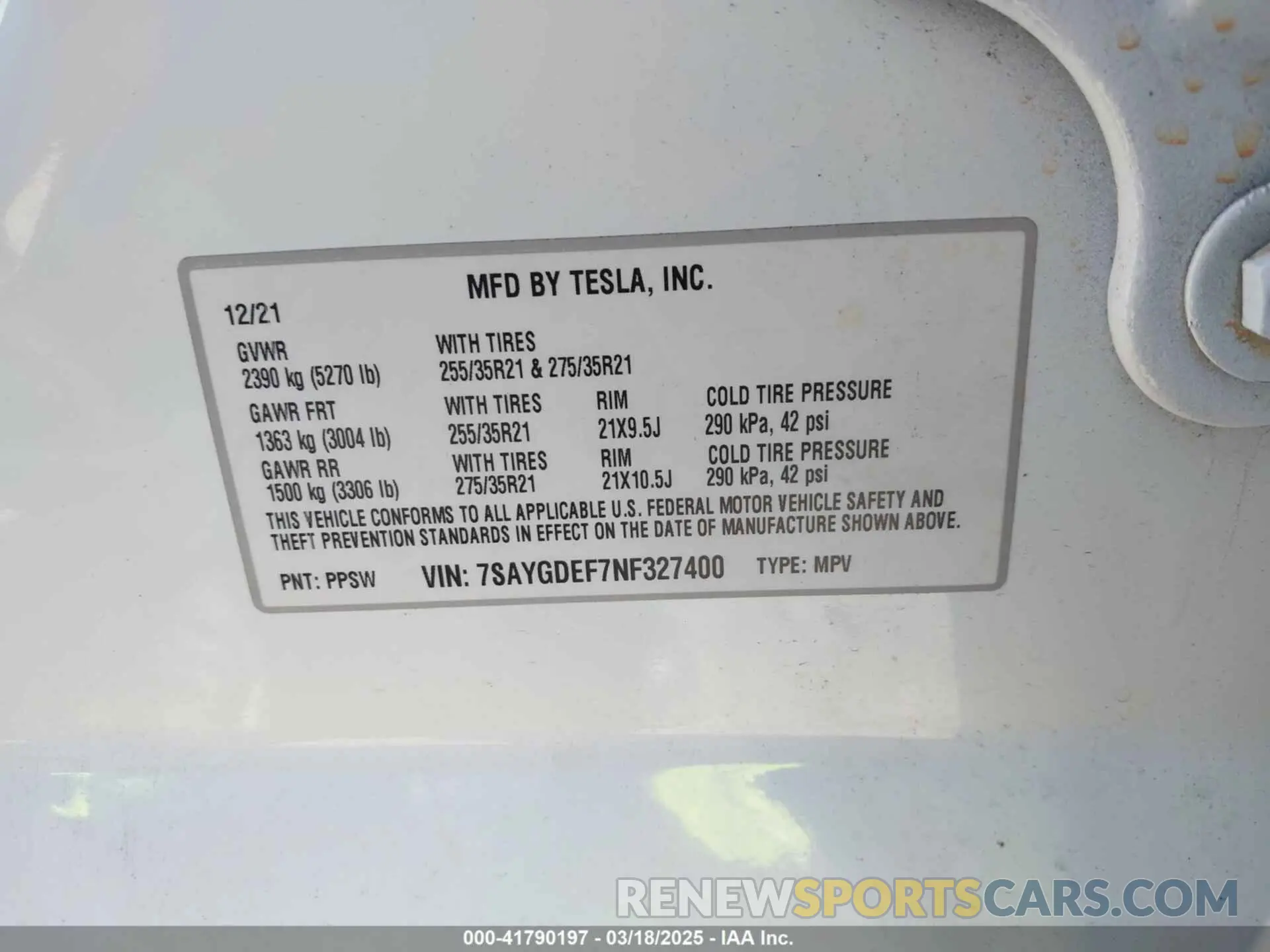 9 Photograph of a damaged car 7SAYGDEF7NF327400 TESLA MODEL Y 2022