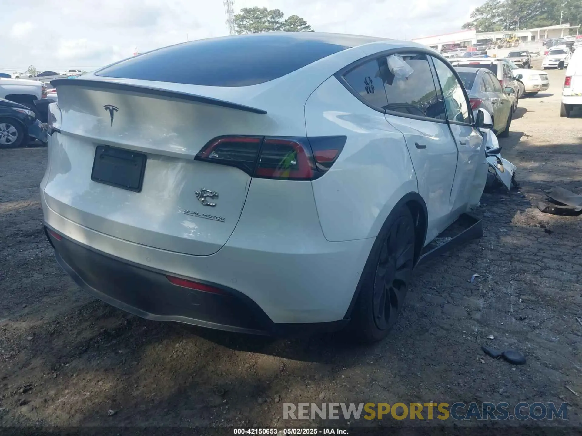 4 Photograph of a damaged car 7SAYGDEF7NF380775 TESLA MODEL Y 2022