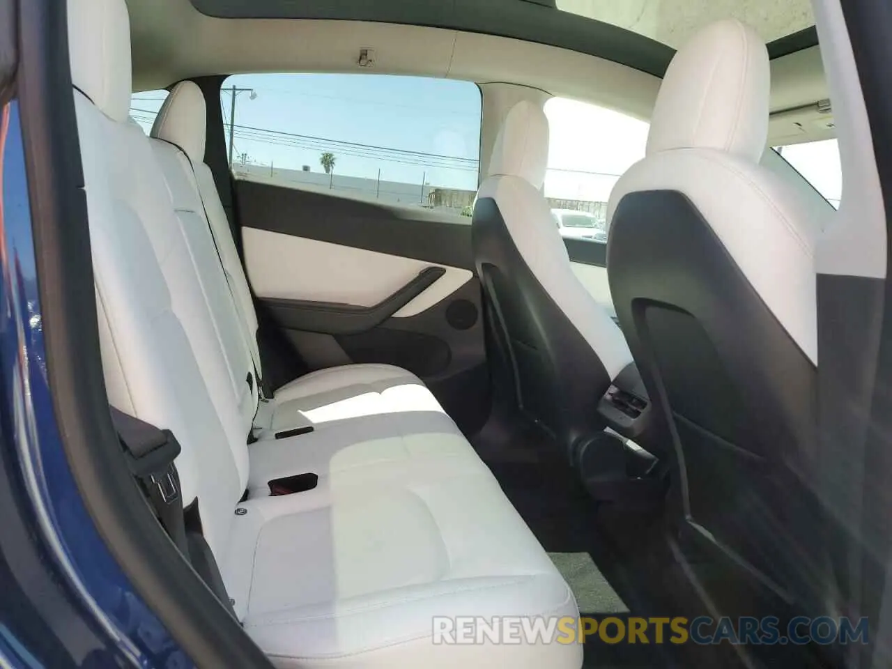 10 Photograph of a damaged car 7SAYGDEF7NF389850 TESLA MODEL Y 2022