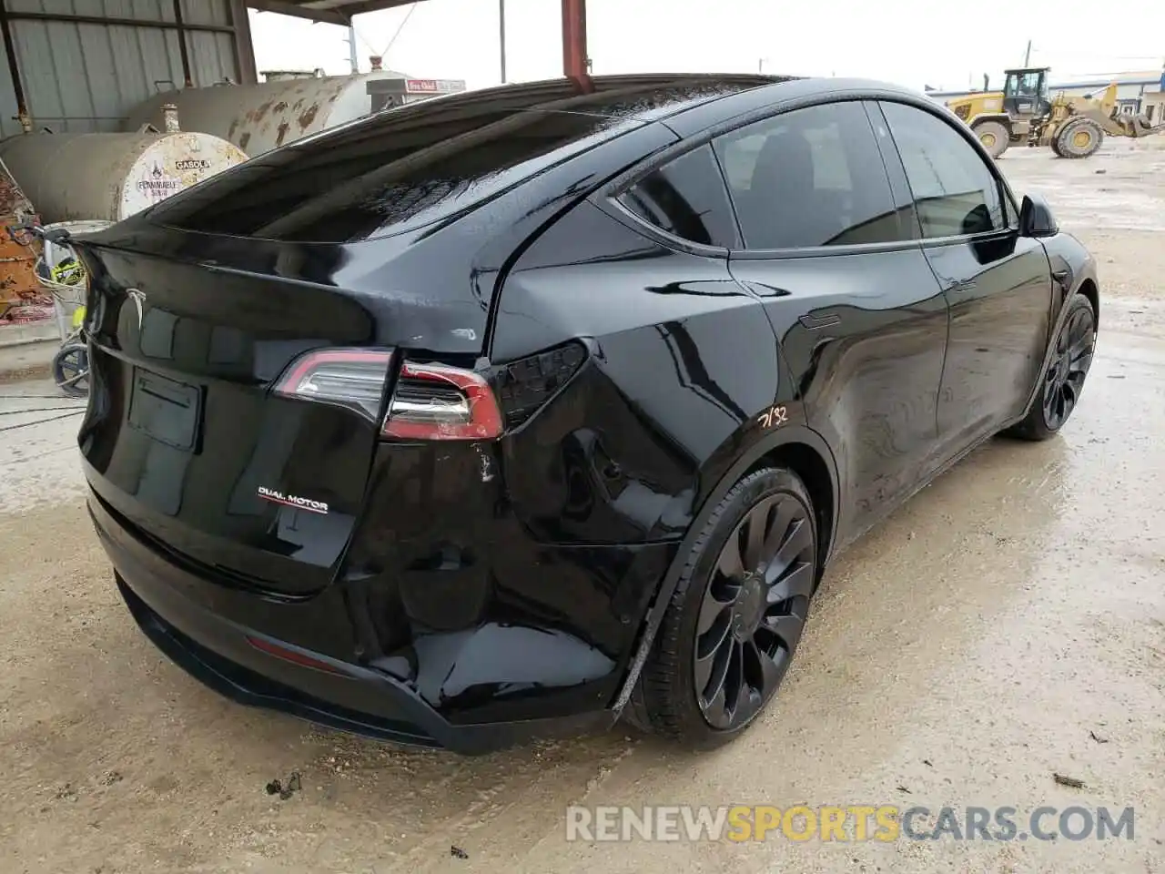 4 Photograph of a damaged car 7SAYGDEF7NF391145 TESLA MODEL Y 2022