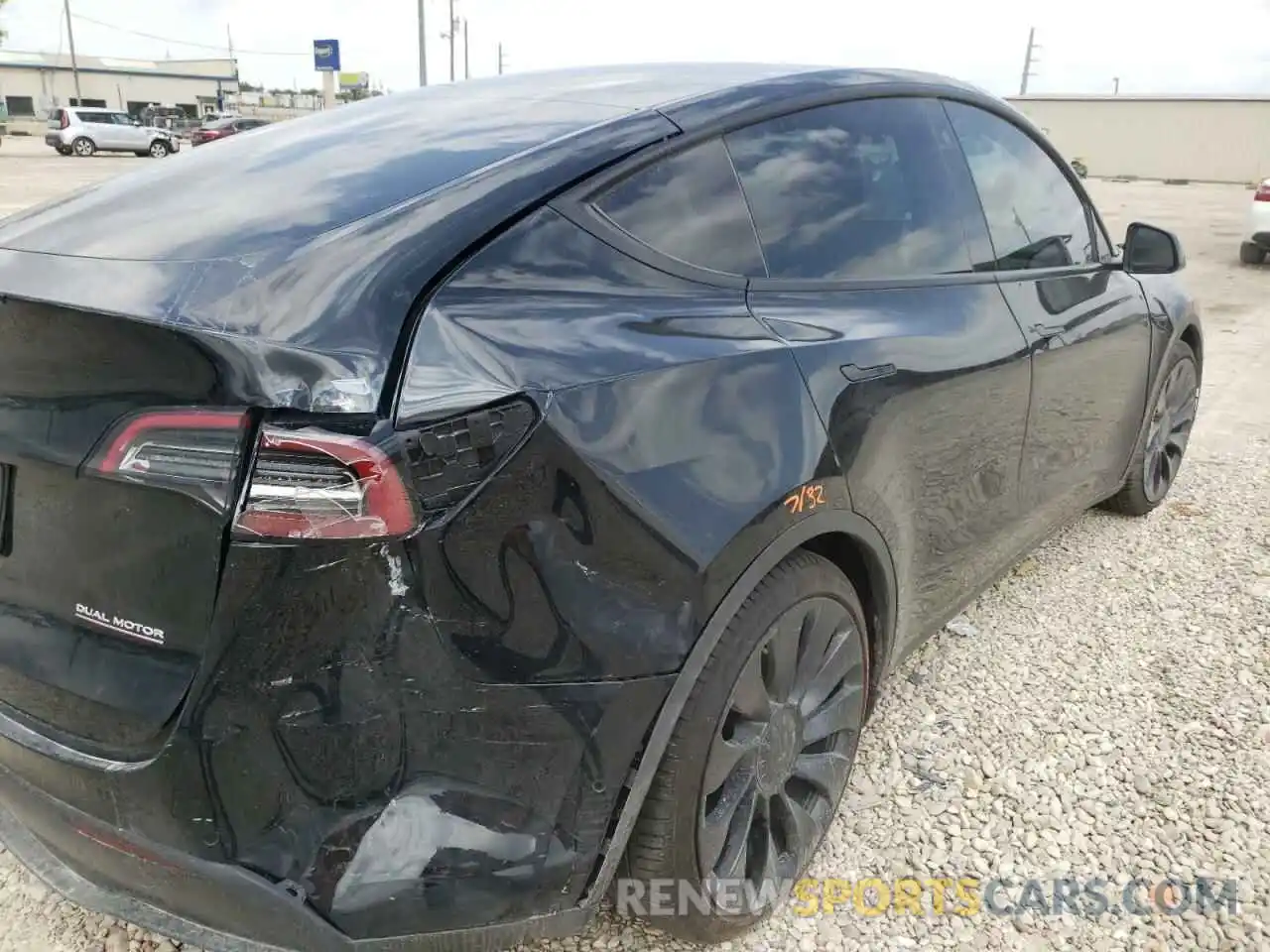 6 Photograph of a damaged car 7SAYGDEF7NF391145 TESLA MODEL Y 2022