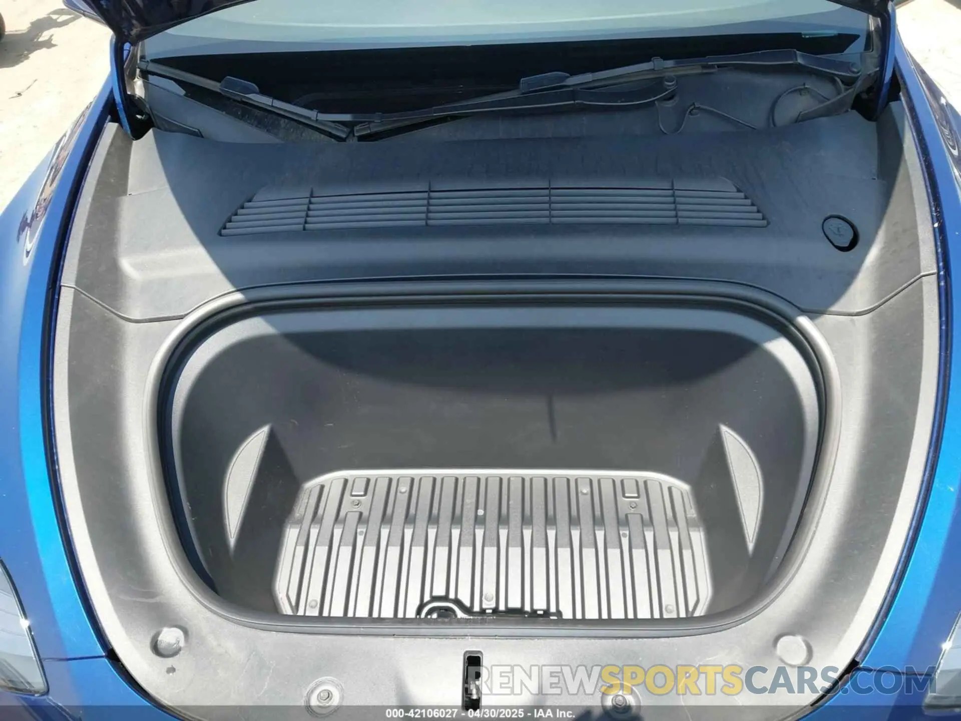 10 Photograph of a damaged car 7SAYGDEF7NF393235 TESLA MODEL Y 2022