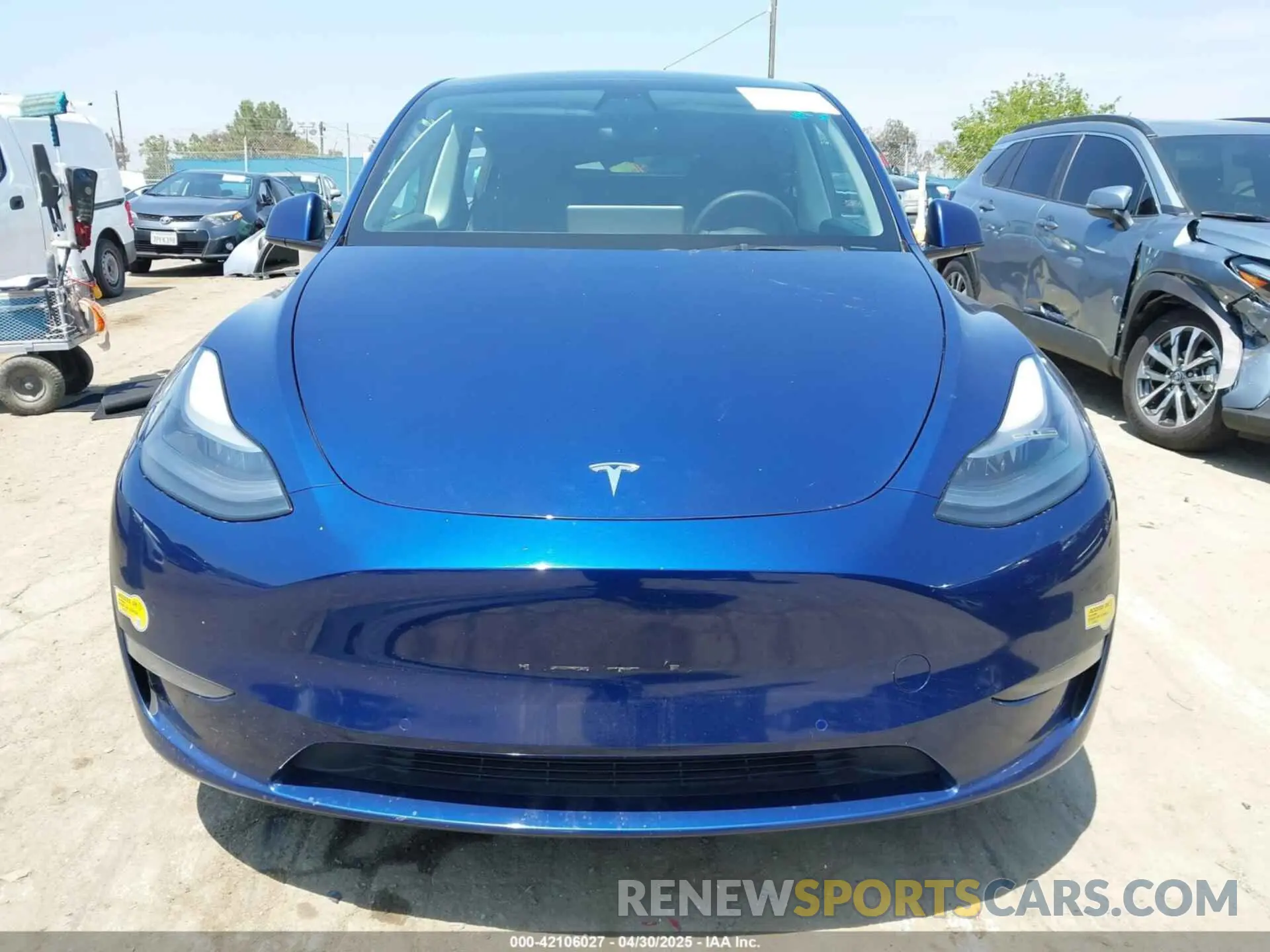 12 Photograph of a damaged car 7SAYGDEF7NF393235 TESLA MODEL Y 2022
