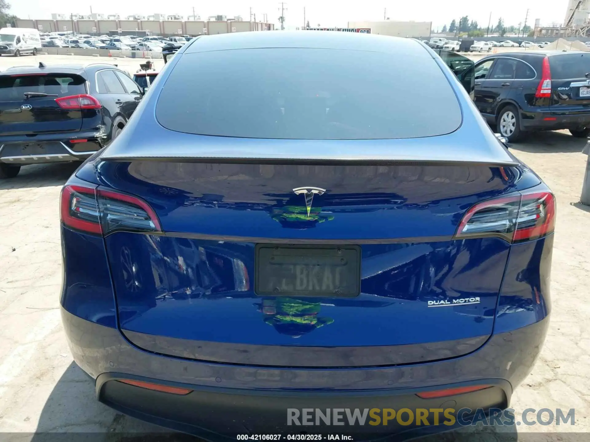 16 Photograph of a damaged car 7SAYGDEF7NF393235 TESLA MODEL Y 2022