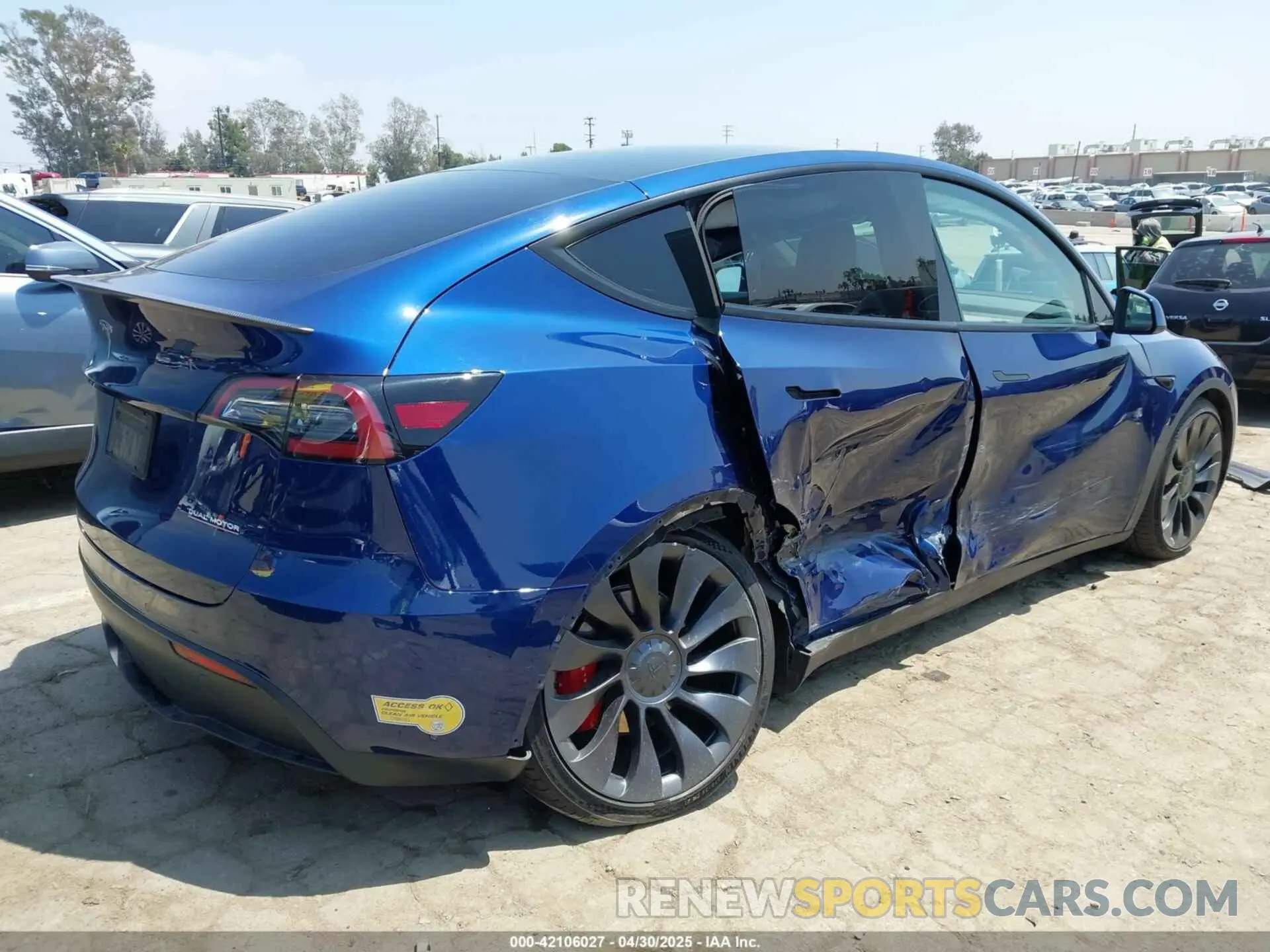 4 Photograph of a damaged car 7SAYGDEF7NF393235 TESLA MODEL Y 2022