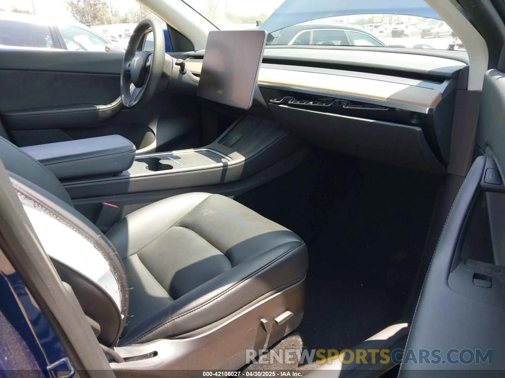 5 Photograph of a damaged car 7SAYGDEF7NF393235 TESLA MODEL Y 2022