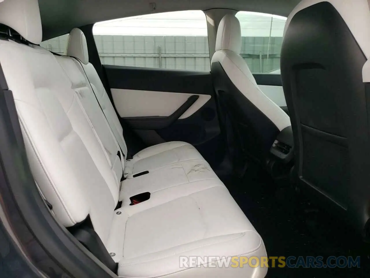 11 Photograph of a damaged car 7SAYGDEF7NF414214 TESLA MODEL Y 2022