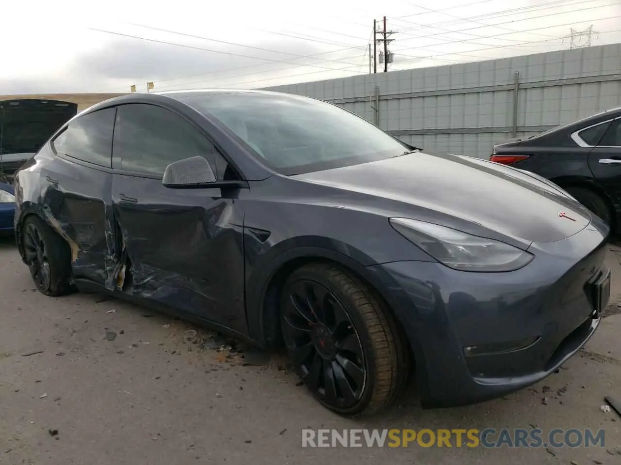 4 Photograph of a damaged car 7SAYGDEF7NF414214 TESLA MODEL Y 2022