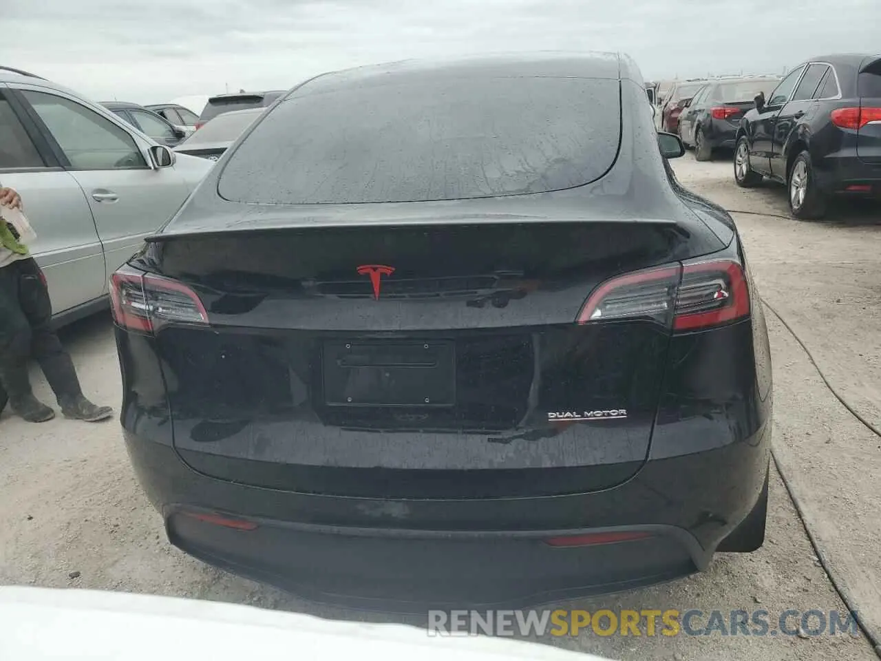 6 Photograph of a damaged car 7SAYGDEF7NF441882 TESLA MODEL Y 2022