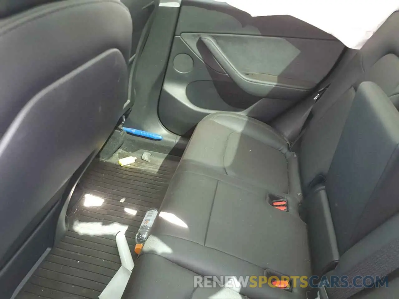 10 Photograph of a damaged car 7SAYGDEF7NF456866 TESLA MODEL Y 2022