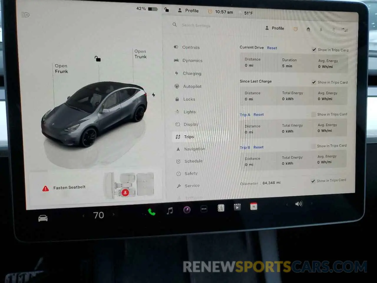 9 Photograph of a damaged car 7SAYGDEF7NF463302 TESLA MODEL Y 2022